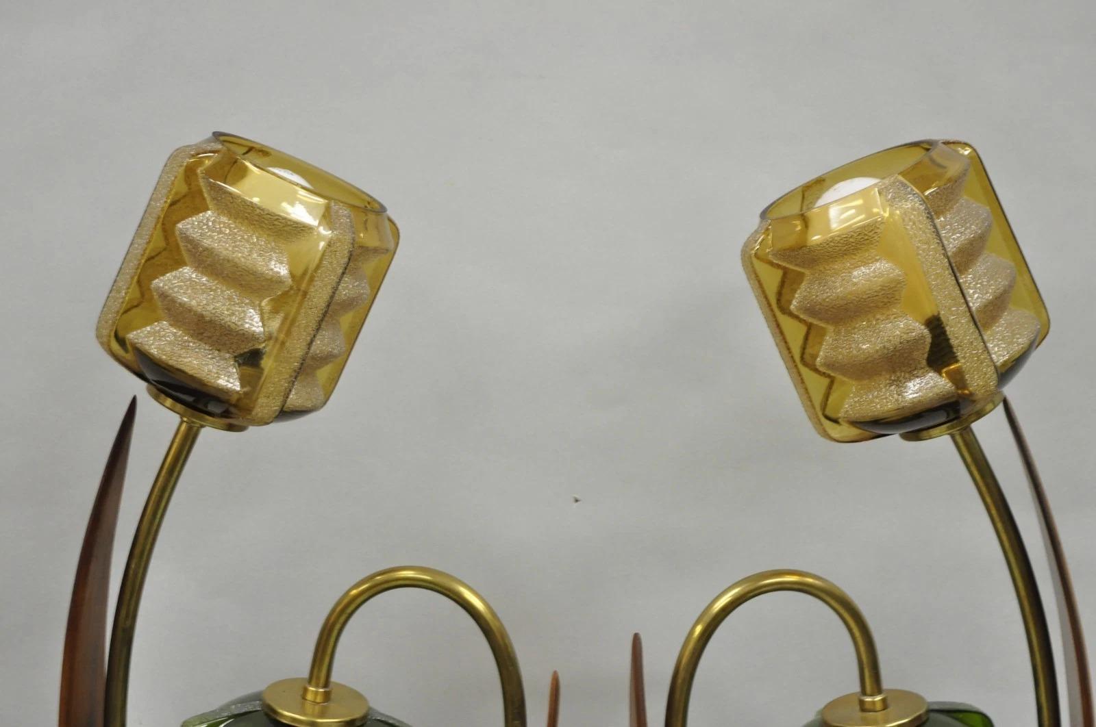 Inconnu Paire de lampes de table Tulip Flower Glass Shade en noyer, Vintage Mid Century Modern en vente