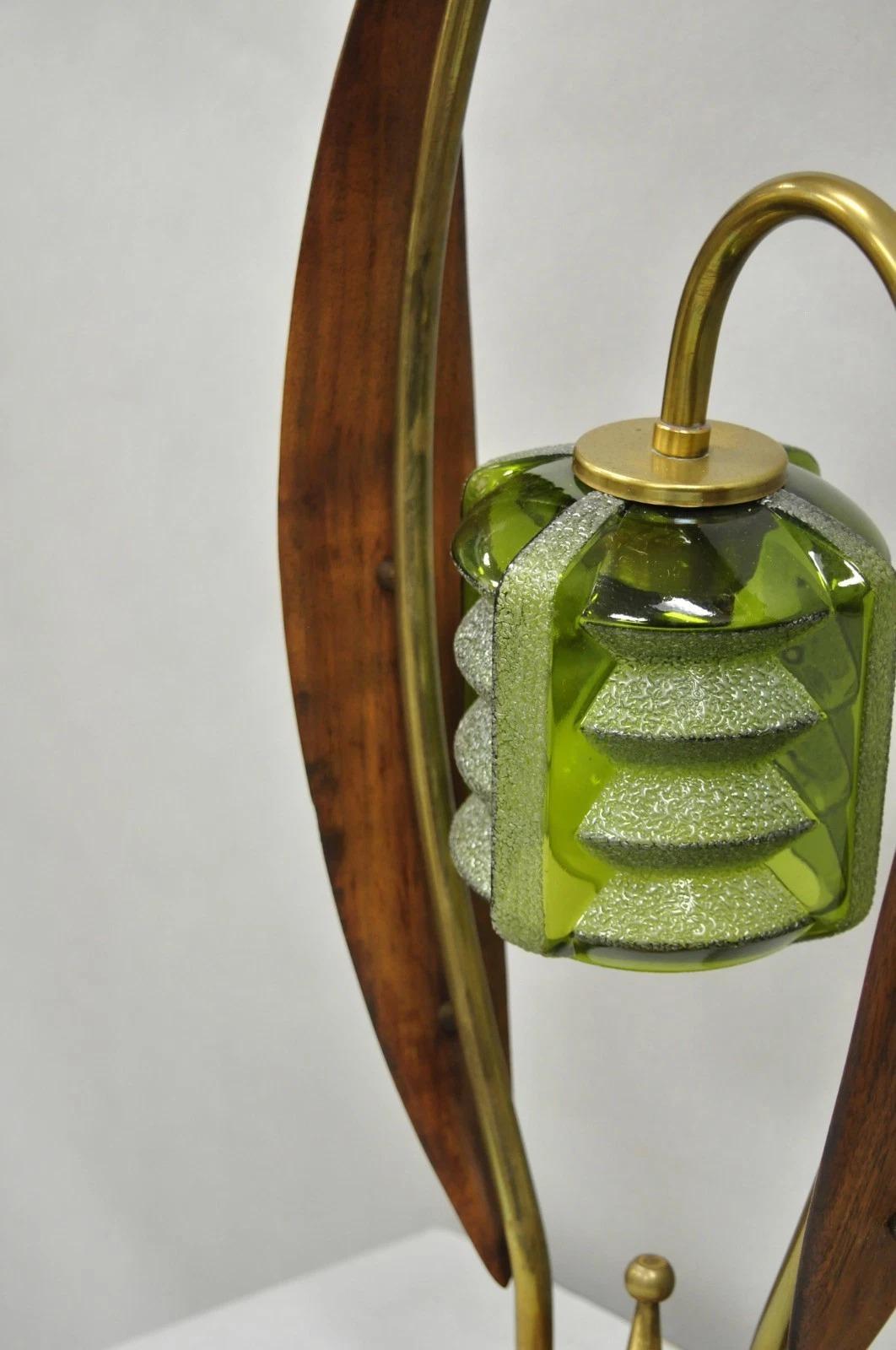 Paire de lampes de table Tulip Flower Glass Shade en noyer, Vintage Mid Century Modern en vente 2