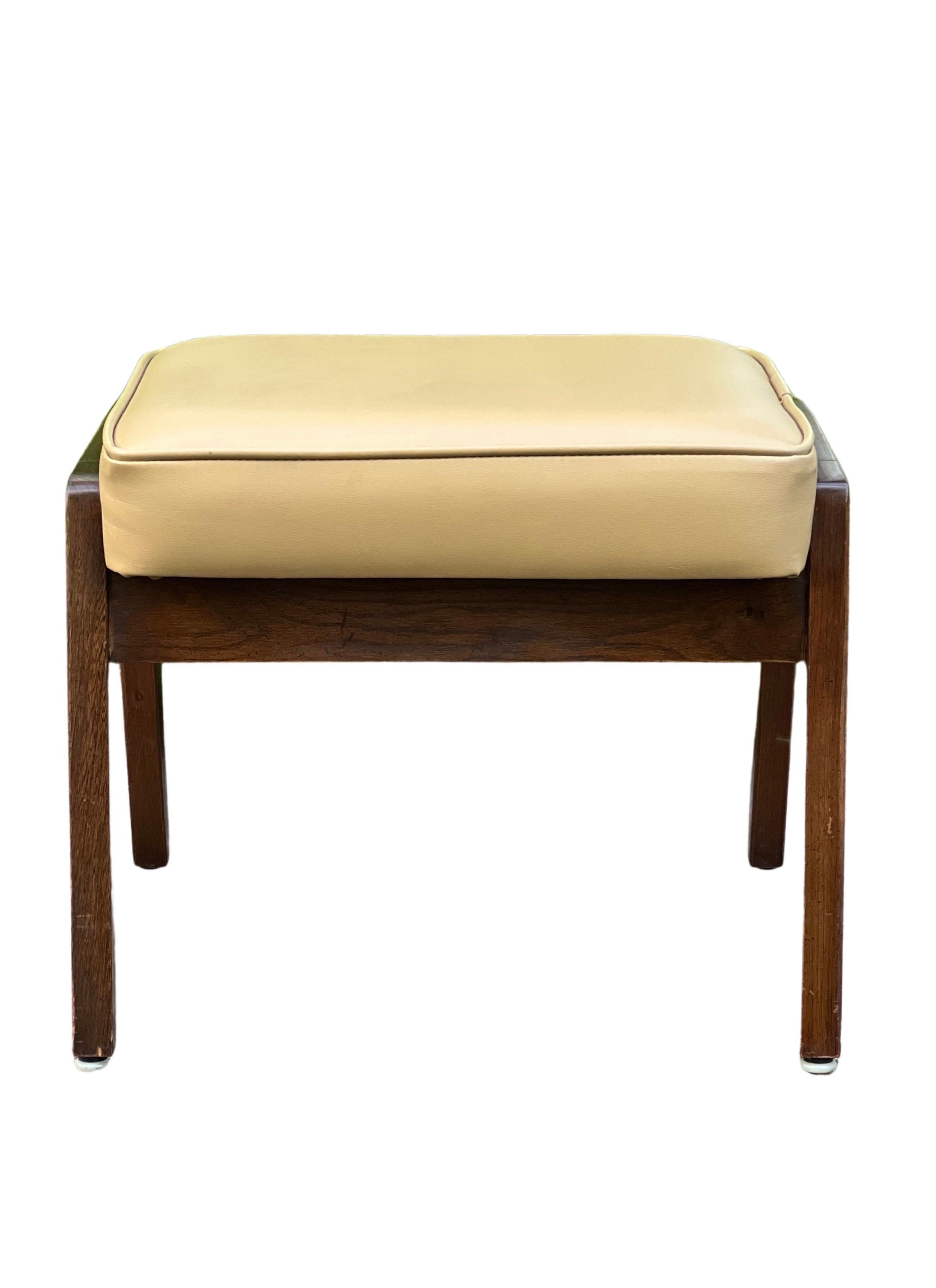 Vintage Mid Century Modern Walnut Upholstered Footstool In Good Condition For Sale In Doylestown, PA