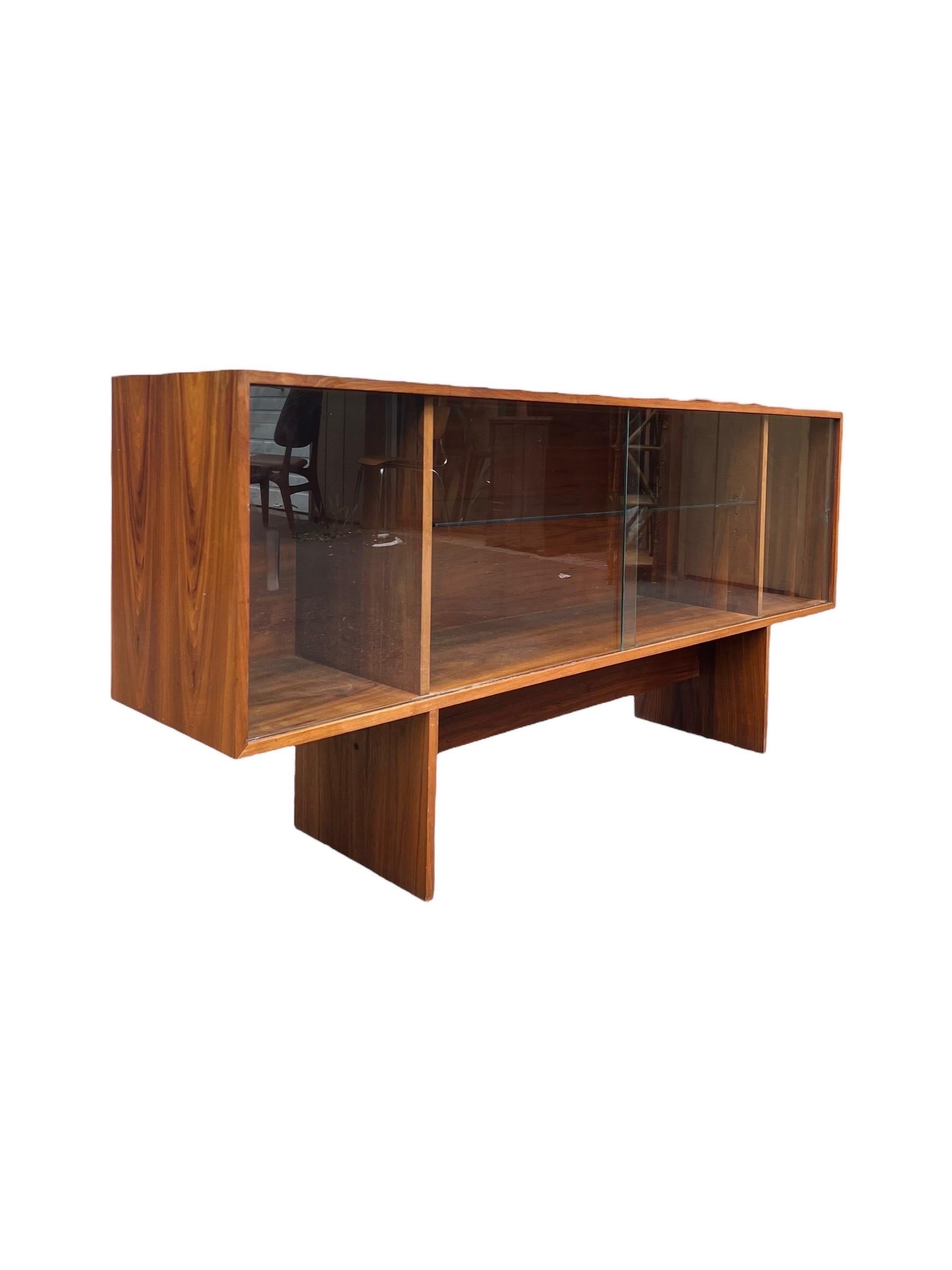 Mid-Century Modern Vintage Mid Century Modern Walnut Wood Book Shelf Display Cabinet  For Sale