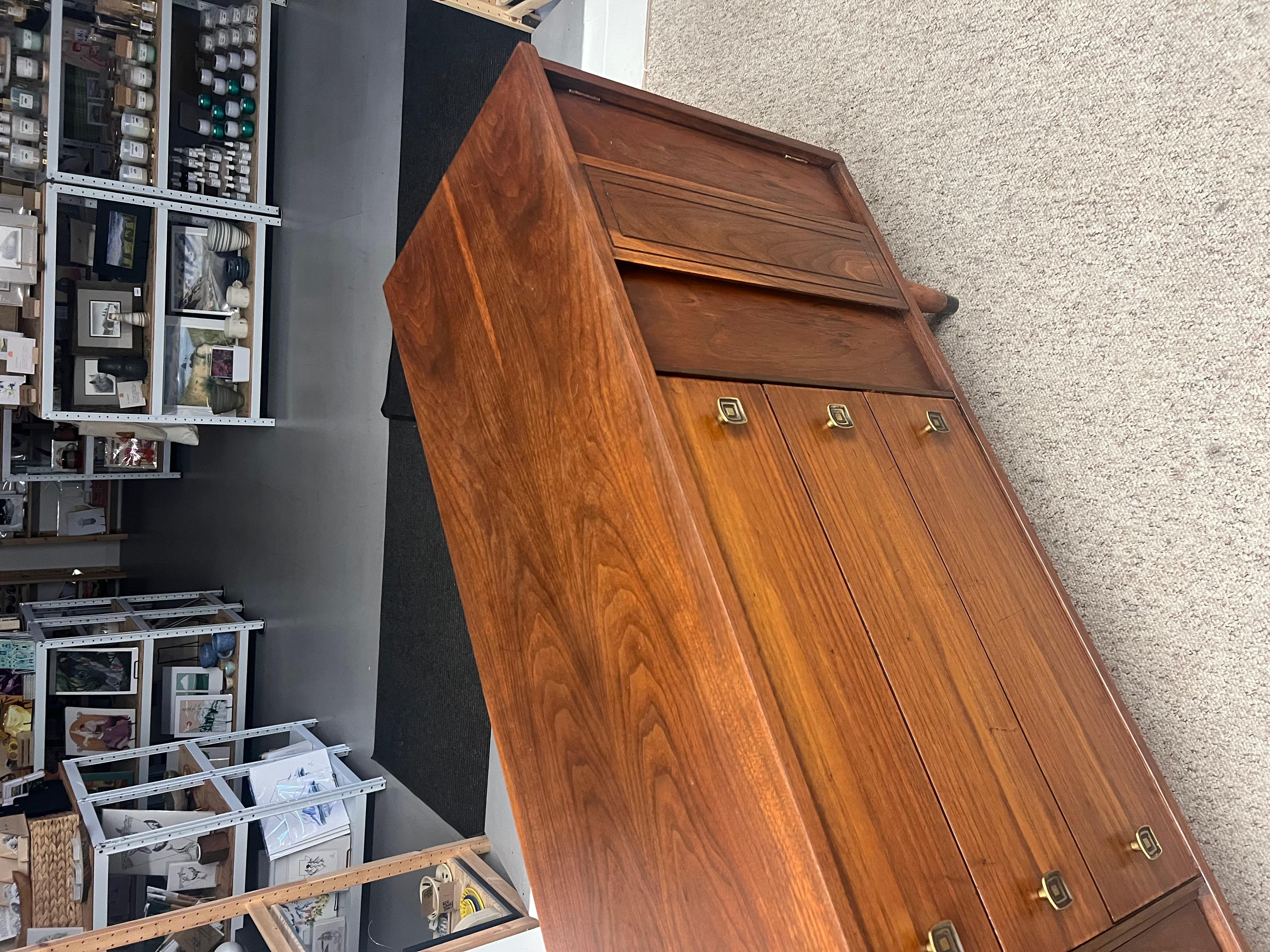 Vintage MCM walnut wood credenza Buffet 3 drawers with Milled metallic Knobs In Good Condition For Sale In Seattle, WA