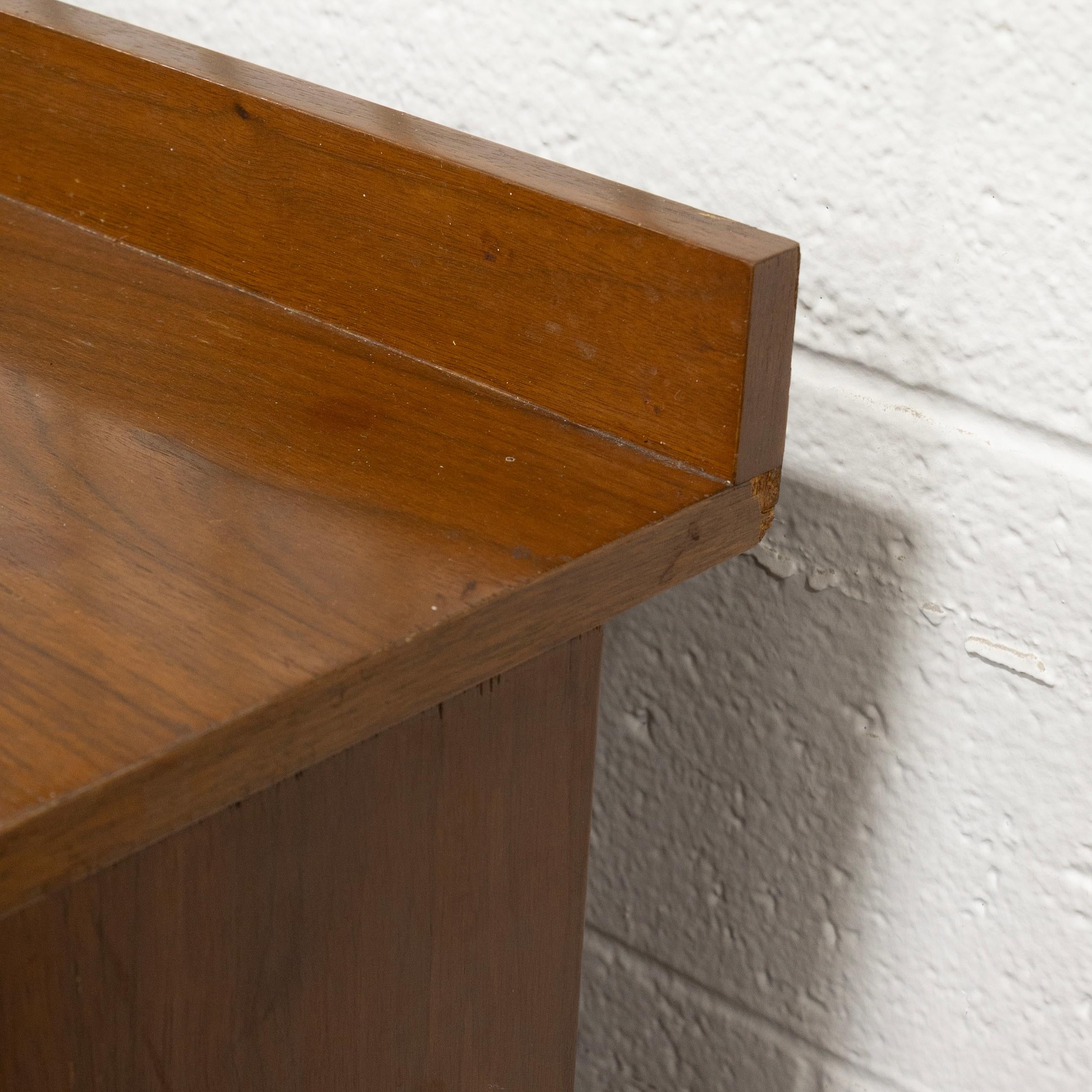 20th Century Vintage Mid Century Modern Walnut Wood Freestanding Book Shelf with Legs For Sale