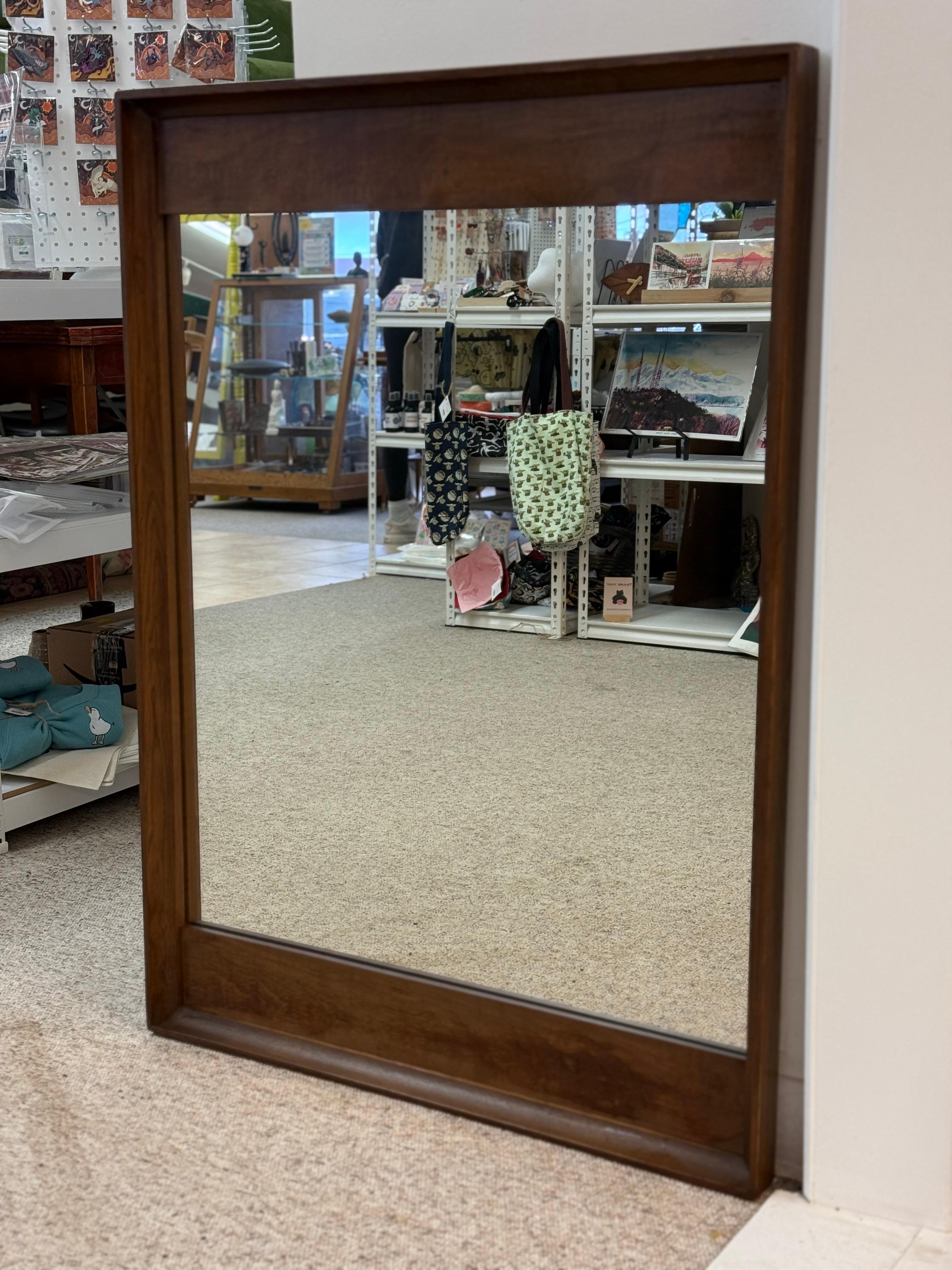 Mid-Century Modern Vintage Mid Century Modern Walnut Wood Mirror by Stanley Furniture en vente