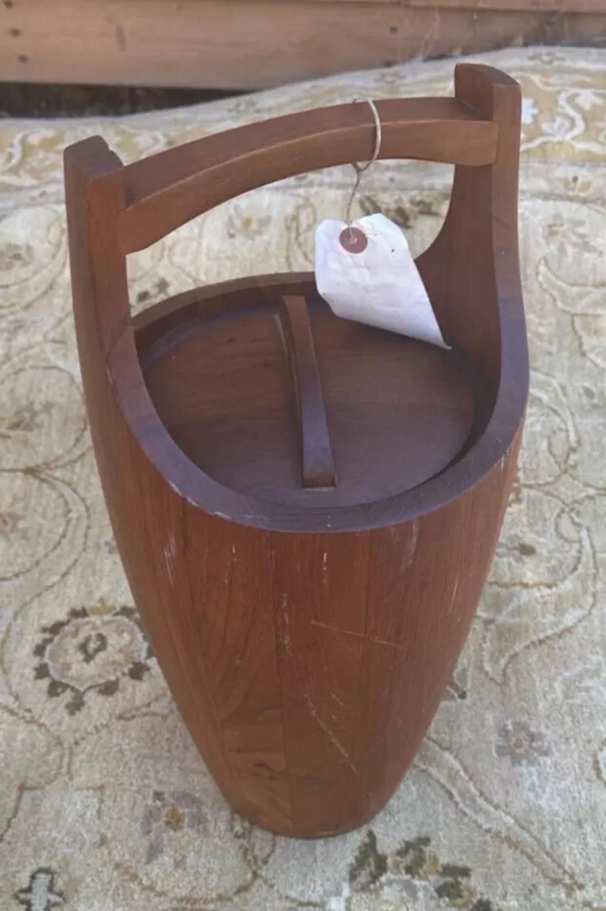 Vintage Mid-Century Modern Water Cooler

This is a vintage circa 1950s mid-century water cooler in good condition.
SIZE
Height 20 inches
Diameter 8.5 inches

***
CONDITION:
We do not deal in 