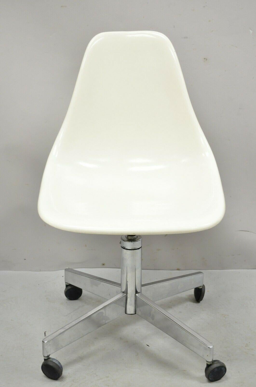 Vintage Mid Century Modern White Fiberglass Shell Rolling Adjustable Desk Chair. Item features adjustable height, rolling casters, white fiberglass seat, chrome base, clean modernist lines, great style and form. Circa Mid 20th Century. Measurements: