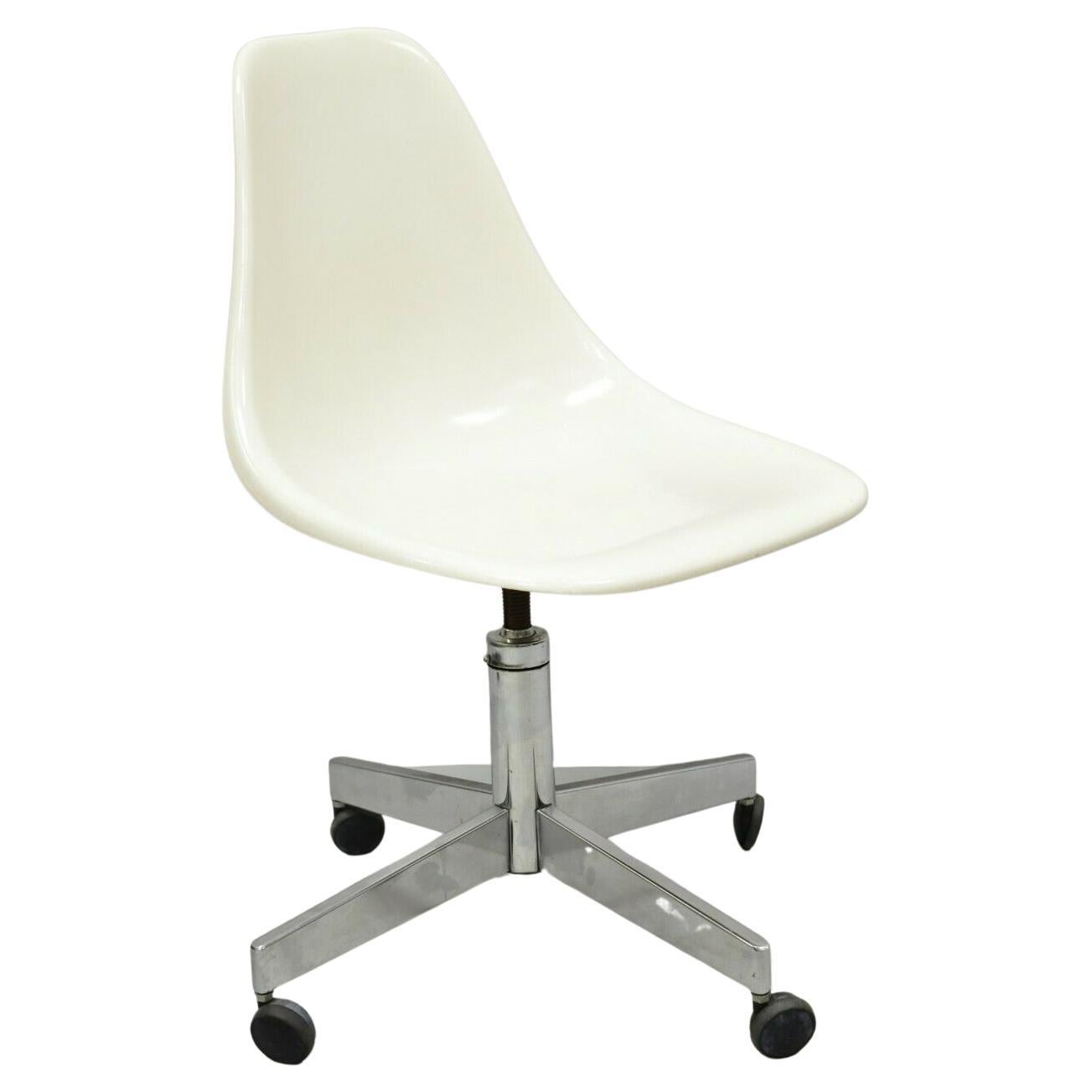 Vintage Mid Century Modern White Fiberglass Shell Rolling Adjustable Desk Chair For Sale