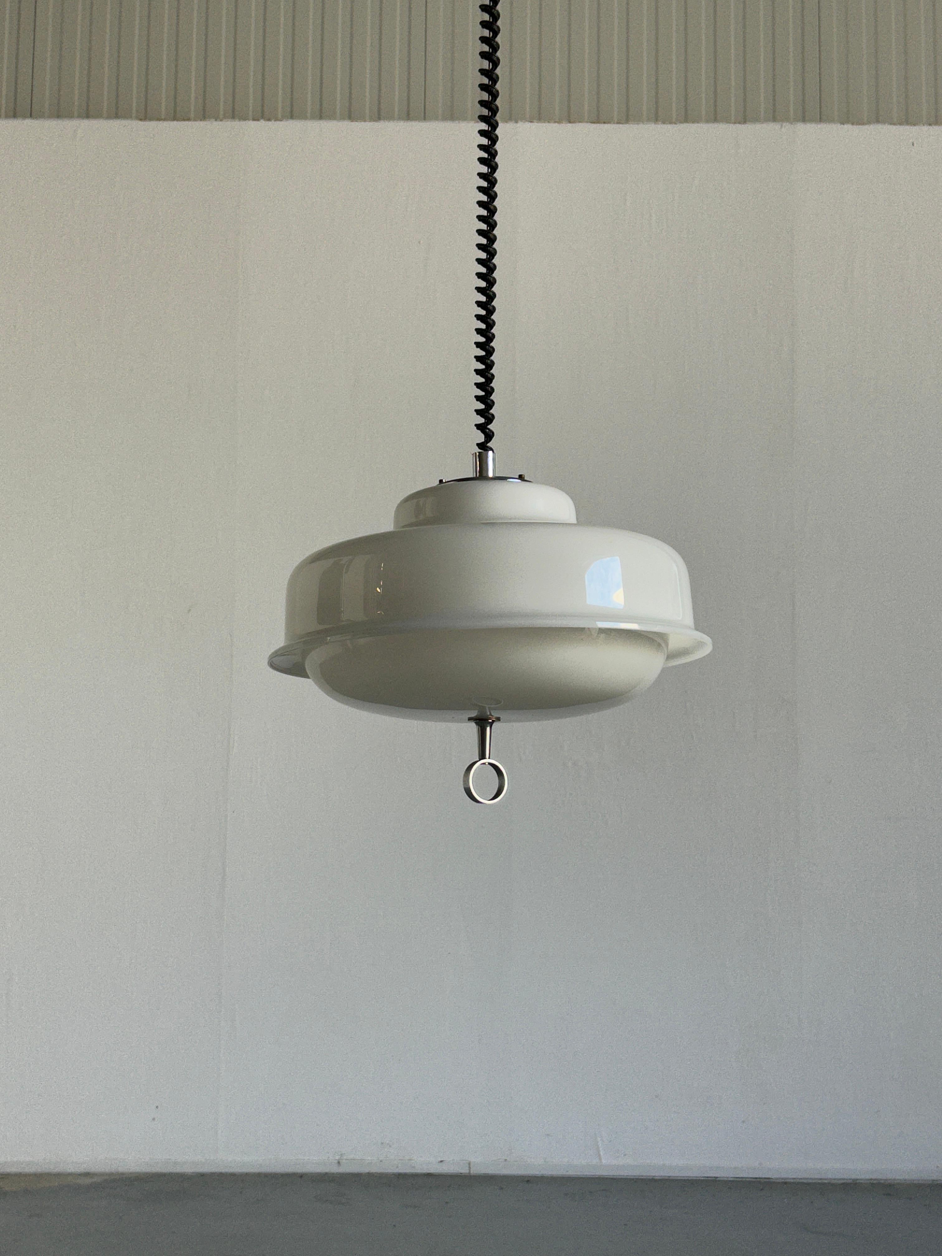 European Vintage Mid-Century Modern White Mushroom Lamp designed by Harvey Guzzini, 1970s For Sale