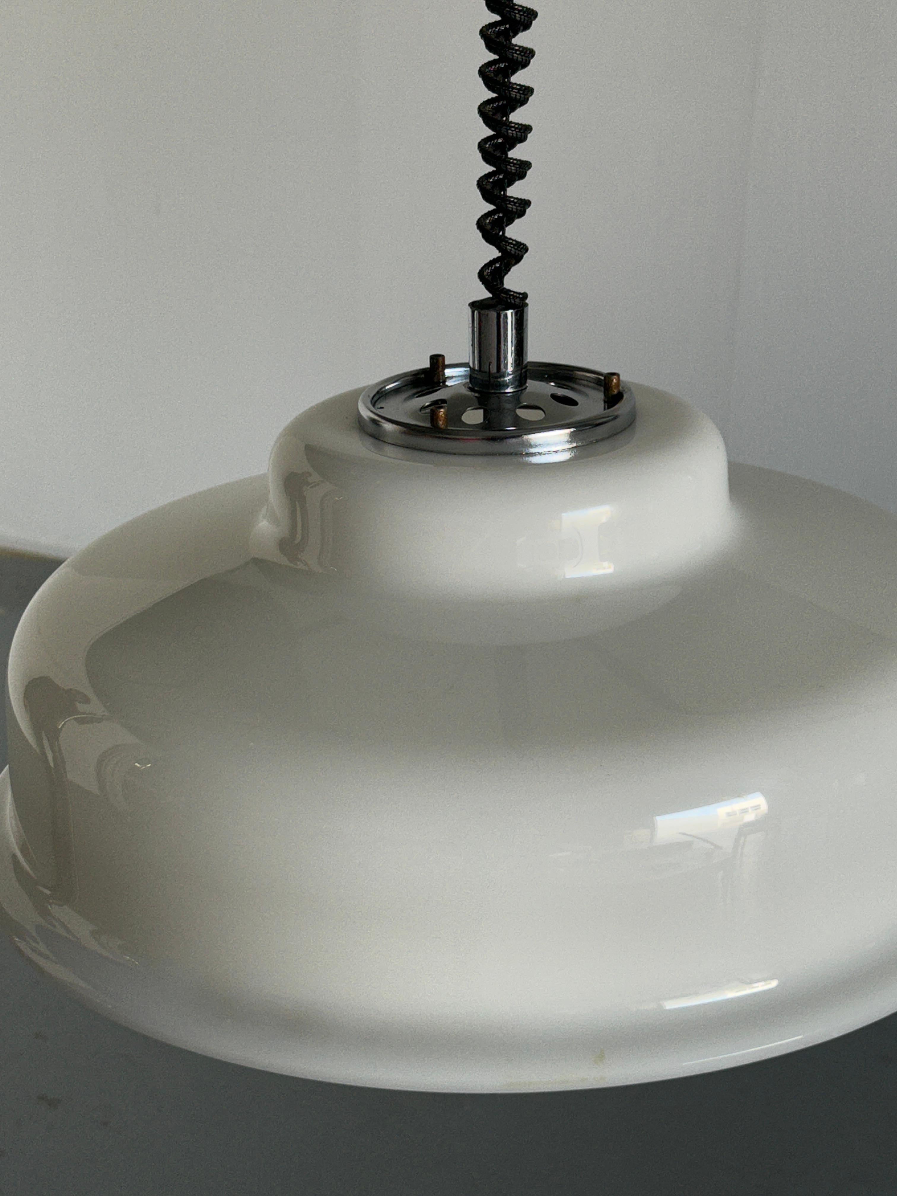 Plastic Vintage Mid-Century Modern White Mushroom Lamp designed by Harvey Guzzini, 1970s For Sale
