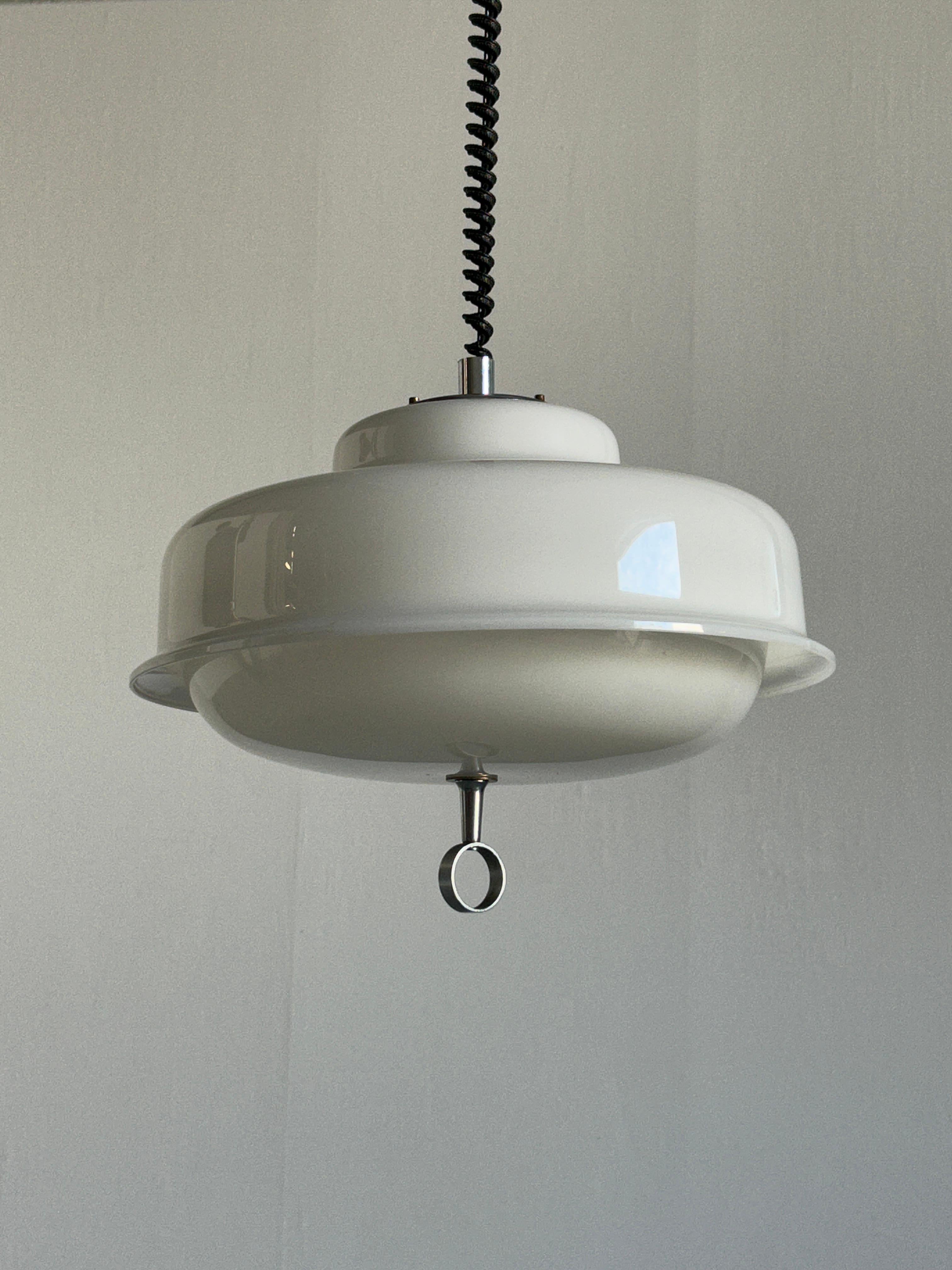 Vintage Mid-Century Modern White Mushroom Lamp designed by Harvey Guzzini, 1970s For Sale 1