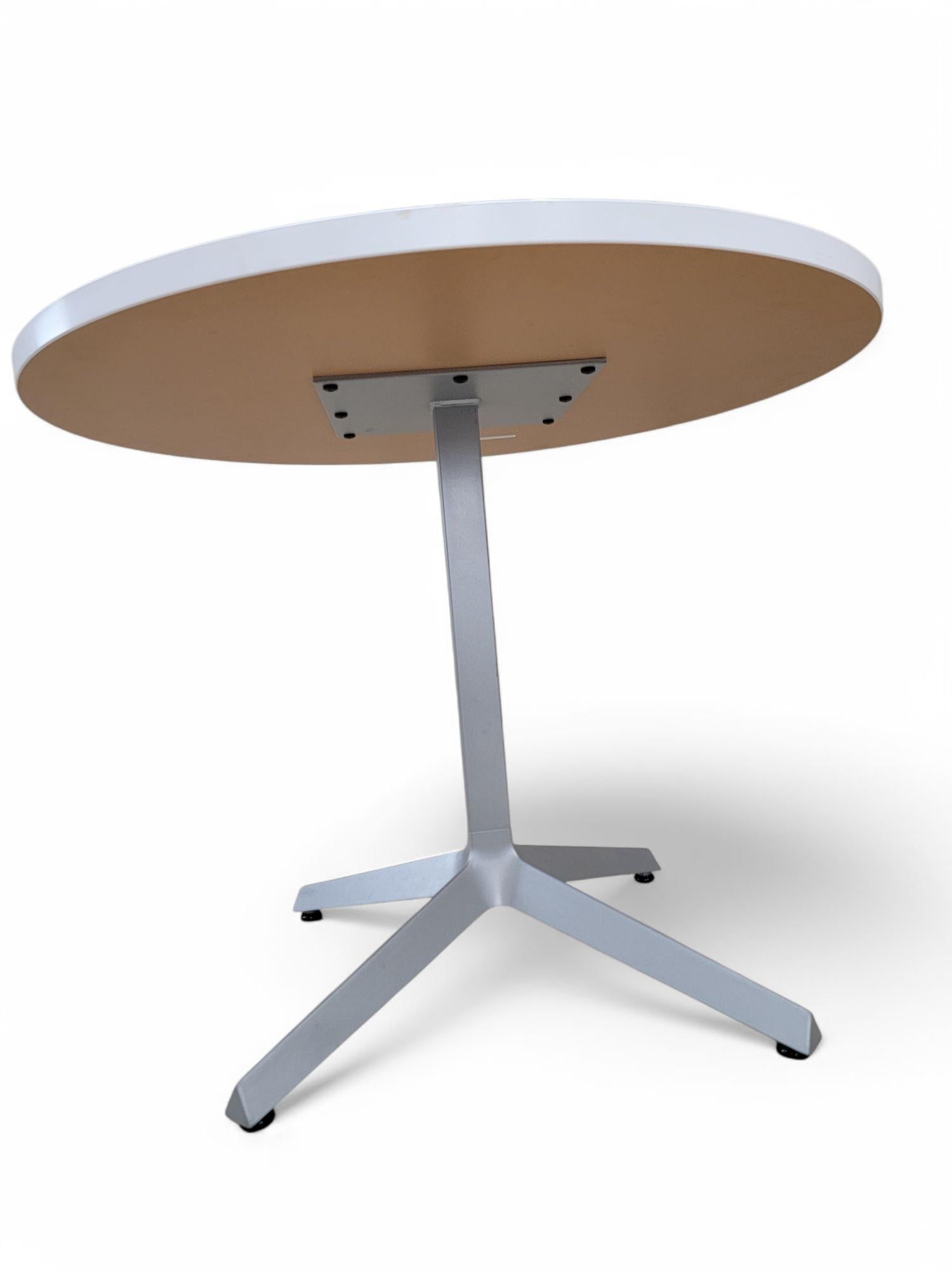 Vintage Mid Century Modern Weißer Runder Tisch von Knoll (Metall) im Angebot