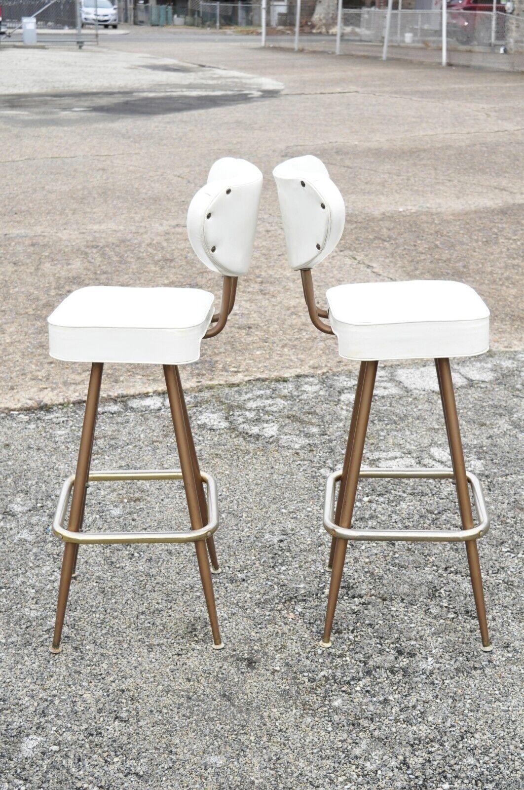 Vintage Mid-Century Modern White Vinyl Swivel Seat Bar Stools, Set of 6 In Good Condition In Philadelphia, PA