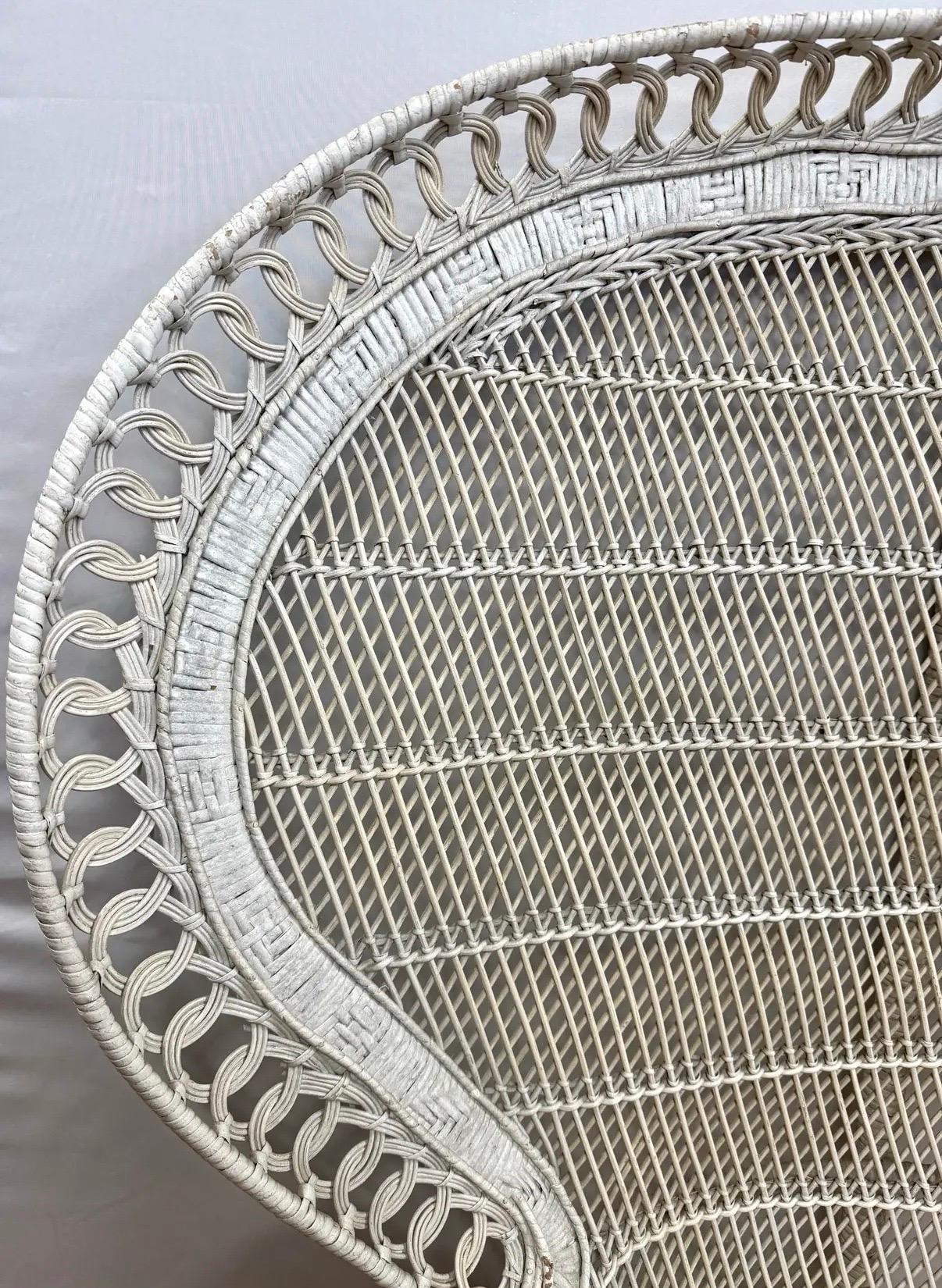 Vintage Mid Century Modern White Wicker Throne Peacock Chair Wingback In Good Condition For Sale In West Hartford, CT