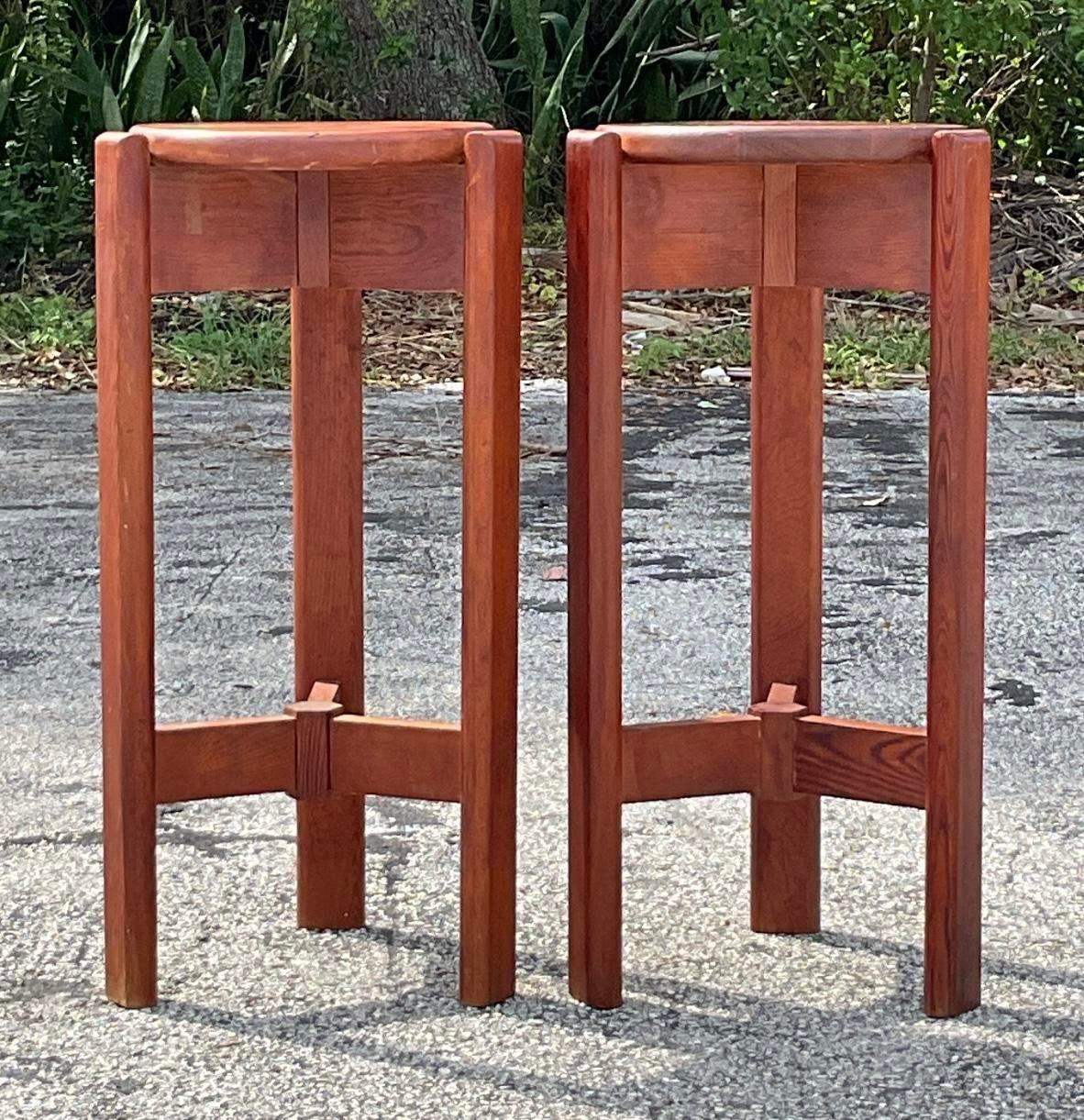 Moderne Vintage-Barhocker aus Holz aus der Mitte des Jahrhunderts – 2er-Set (amerikanisch) im Angebot