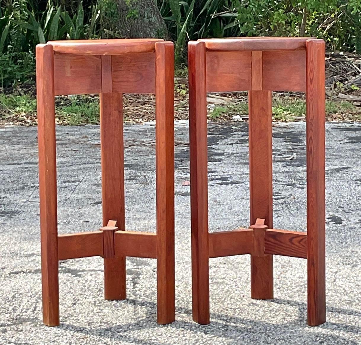 Moderne Vintage-Barhocker aus Holz aus der Mitte des Jahrhunderts – 2er-Set (20. Jahrhundert) im Angebot