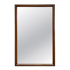 Specchio da parete vintage in stile Mid-Century Modern con cornice in legno.
