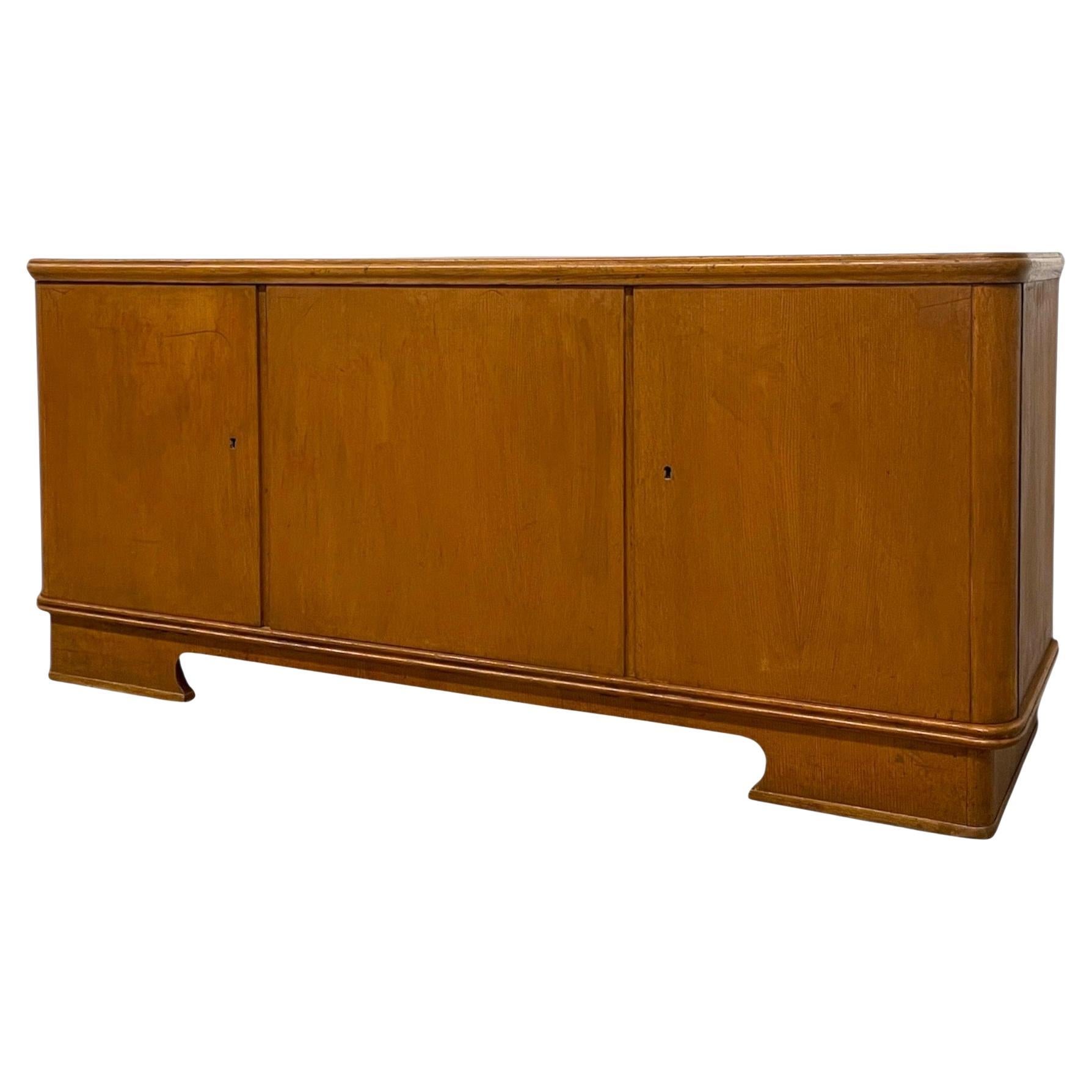 Credenza in legno vintage della metà del secolo scorso con ante bloccabili