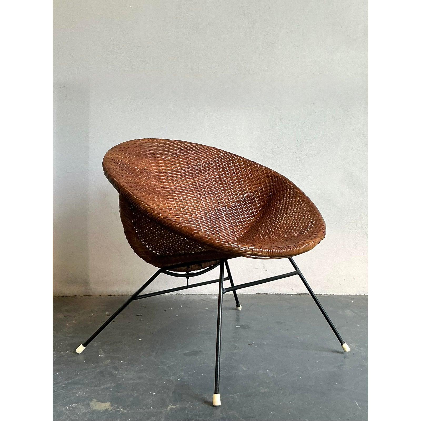 Vintage Mid-Century Modern Geflochtene Rattan Hoop Stuhl (Moderne der Mitte des Jahrhunderts) im Angebot