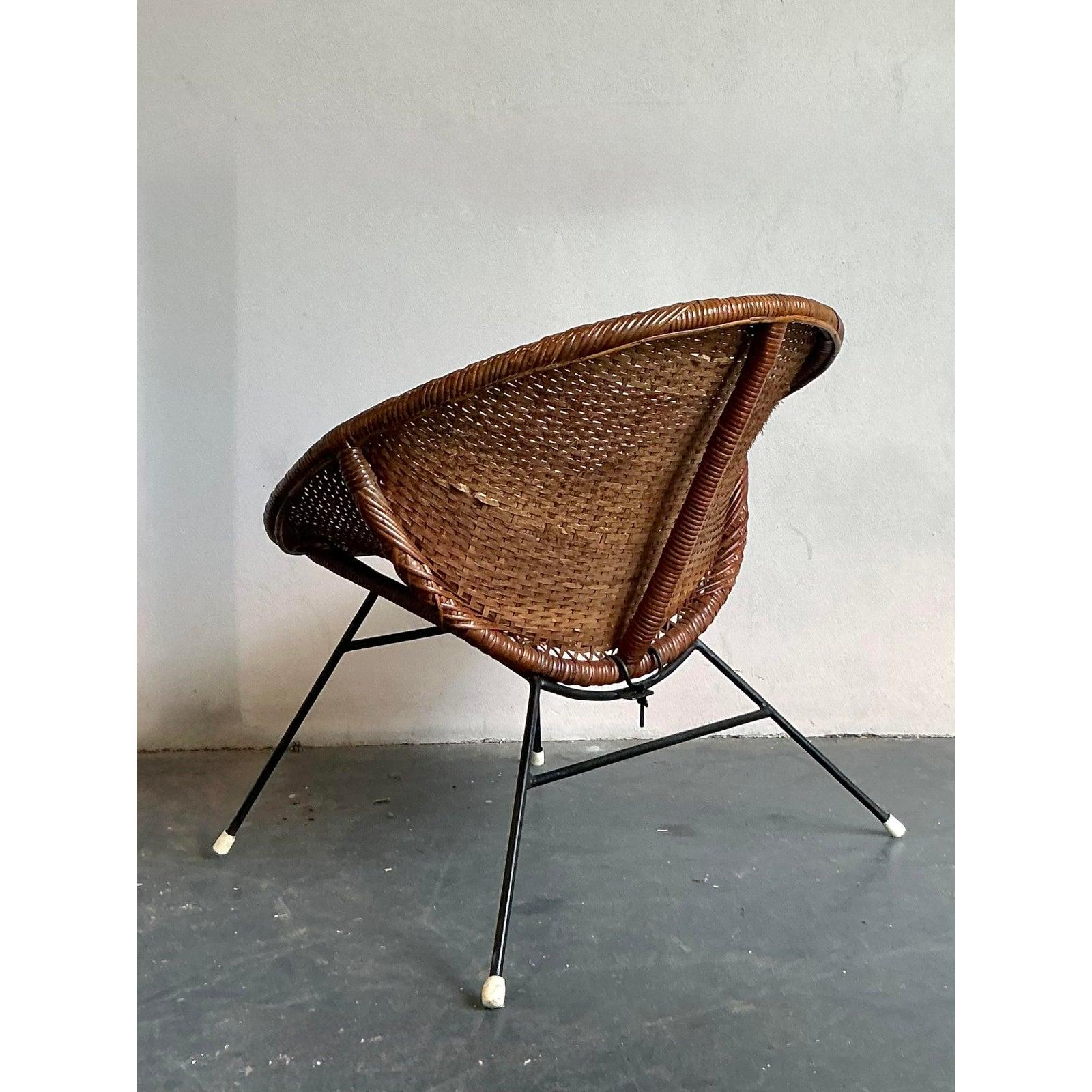 Vintage Mid-Century Modern Geflochtene Rattan Hoop Stuhl (Metall) im Angebot