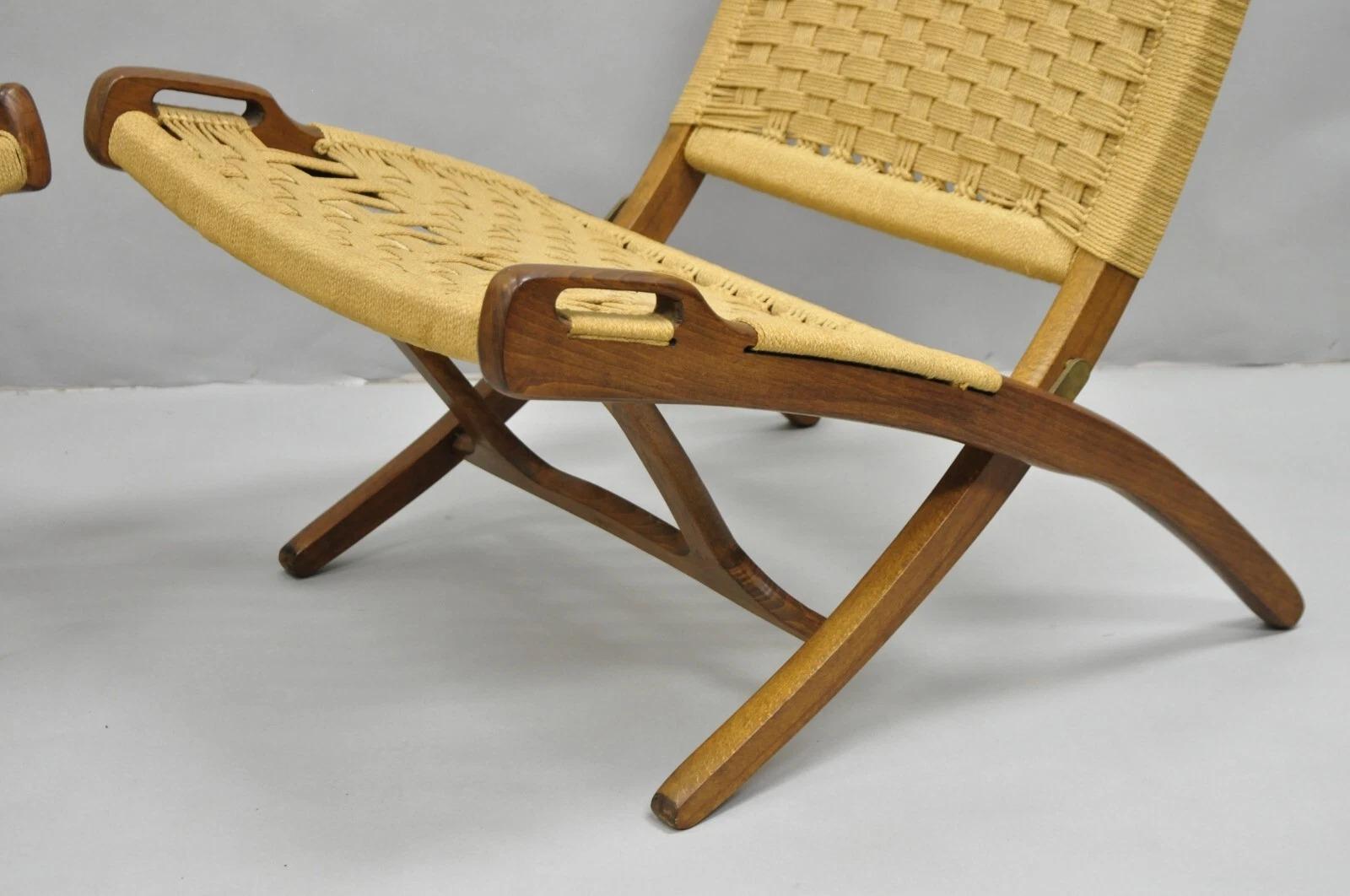 Vintage-Loungesessel aus Holz mit gewebtem Seil, Mid-Century Modern, klappbar, Paar im Zustand „Gut“ im Angebot in Philadelphia, PA