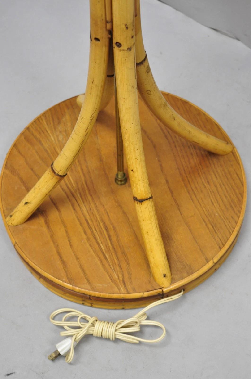 Lámpara de pie Vintage Mid Century Modern Wrapped Wooden Bamboo Tiki Room Pole en venta 3