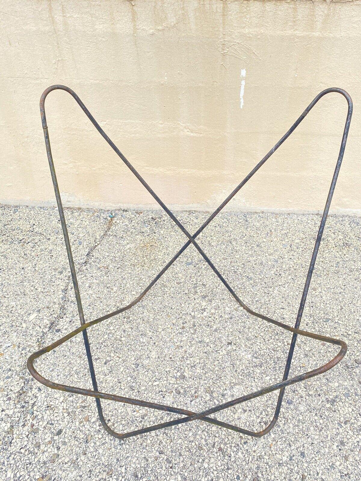 Vintage Mid Century Modern Wrought Iron Butterfly Sling Lounge Chair Frame In Good Condition In Philadelphia, PA