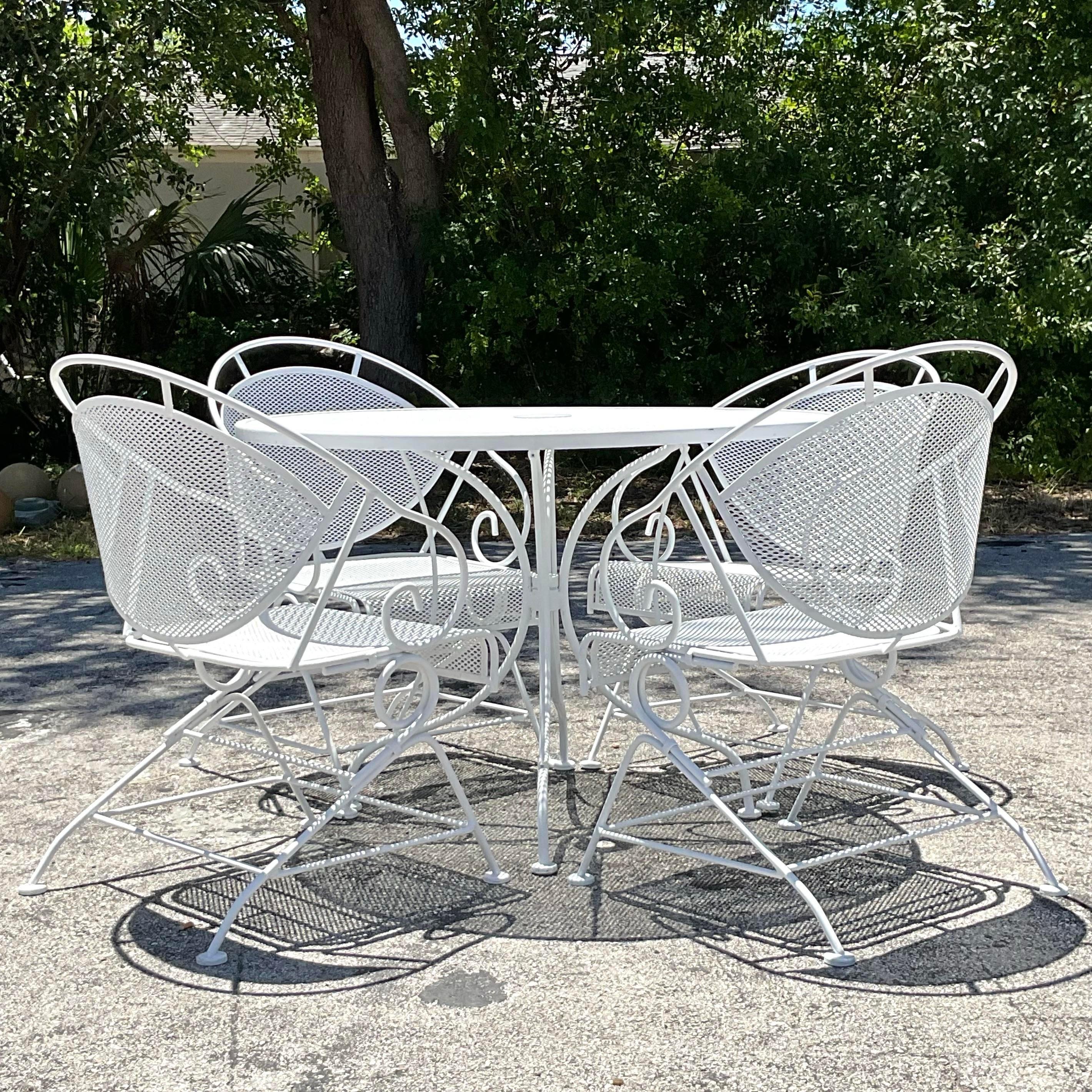 Vintage Mid-Century Modern Wrought Iron Outdoor Dining Set of 5 For Sale 6