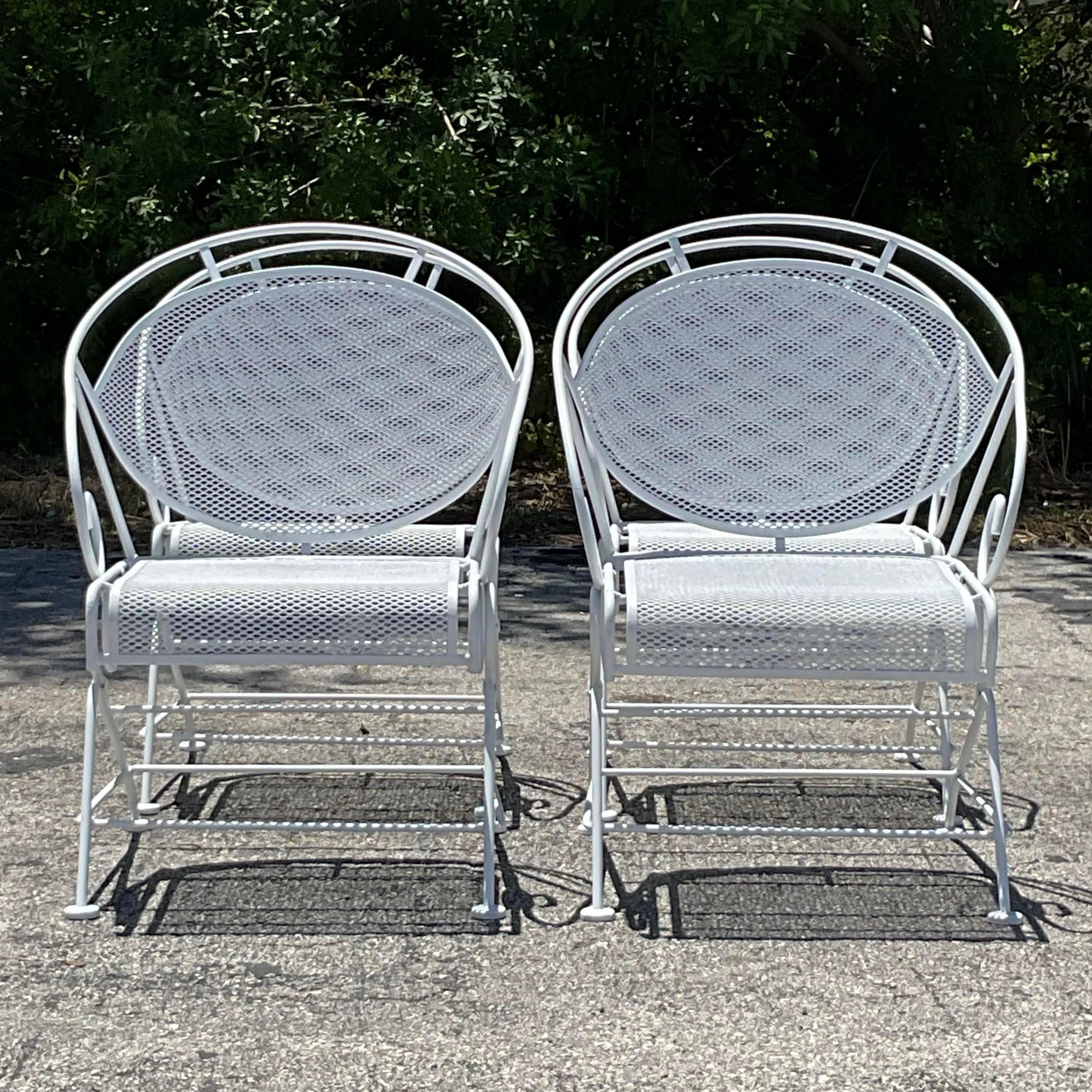 Vintage Mid-Century Modern Wrought Iron Outdoor Dining Set of 5 In Good Condition For Sale In west palm beach, FL