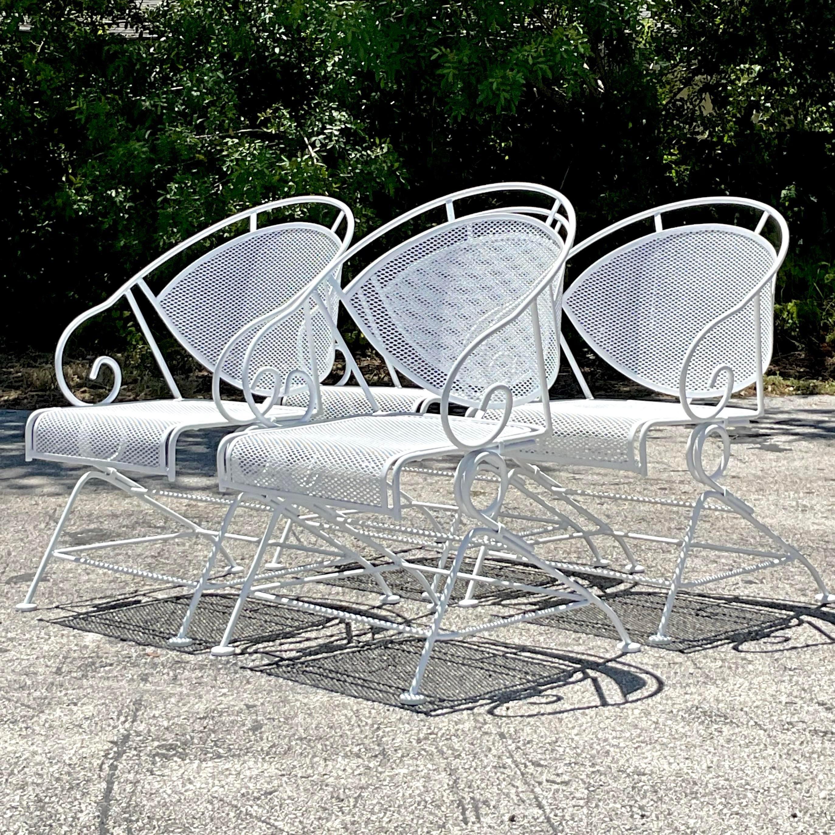 Vintage Mid-Century Modern Wrought Iron Outdoor Dining Set of 5 For Sale 3