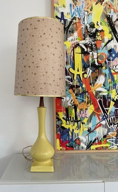 Lampe à poser vintage en céramique jaune du milieu du siècle dernier  Original Atomic Pattern S