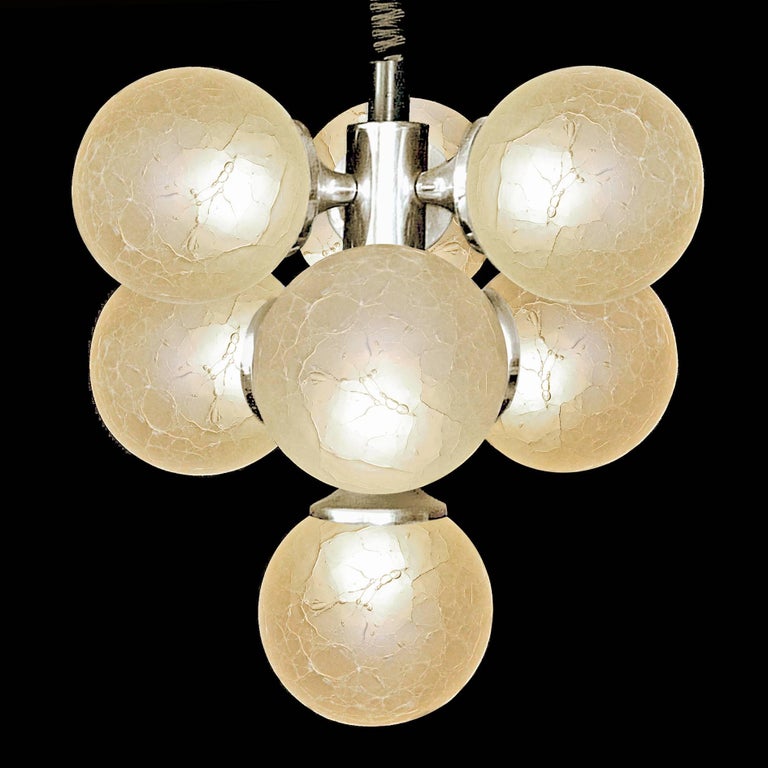 Vintage midcentury Italian chrome atomic Space Age Sputnik orbit chandelier with seven crackle art-glass glass globes, 1970s
Measures:
Diameter 18 in / 45 cm
Height 36 in (18 in+ 18 in/Chain) 90 cm (45 cm+45 cm/Chain)
Diameter: 18 in/45 cm
Glass
