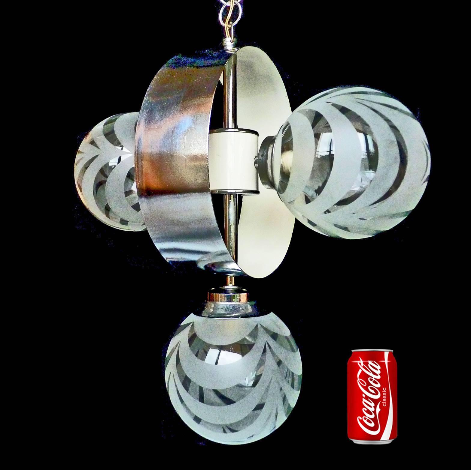 Vintage midcentury Italian chrome atomic Space Age Sputnik orbit chandelier
Measures:
Diameter 17 in / 44 cm
Height 33 in (16, 5