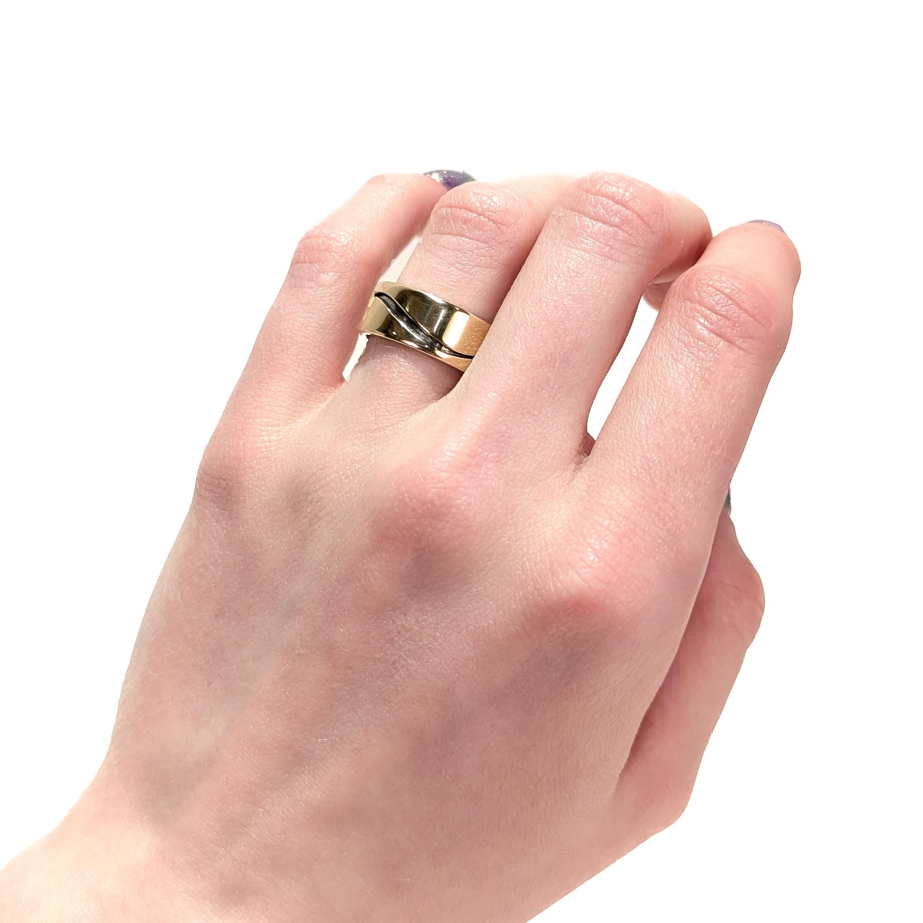 Vintage Mid-Century Modernist Paul Lobel Mixed Metal Gold/Silver Cigar Band Ring en Bueno estado para la venta en Philadelphia, PA