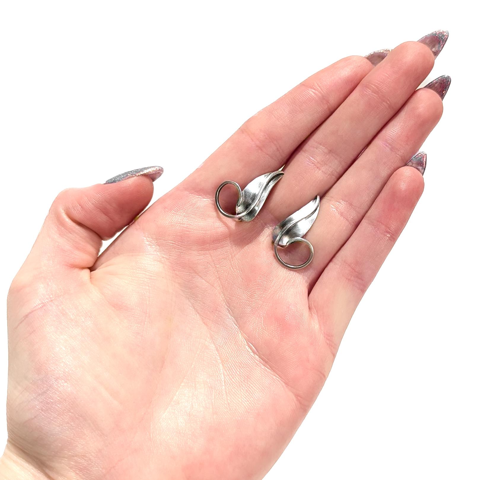 De las mujeres Pendientes vintage Paul Lobel de plata de ley con forma de hoja y cierre de rosca, modernistas de mediados de siglo en venta