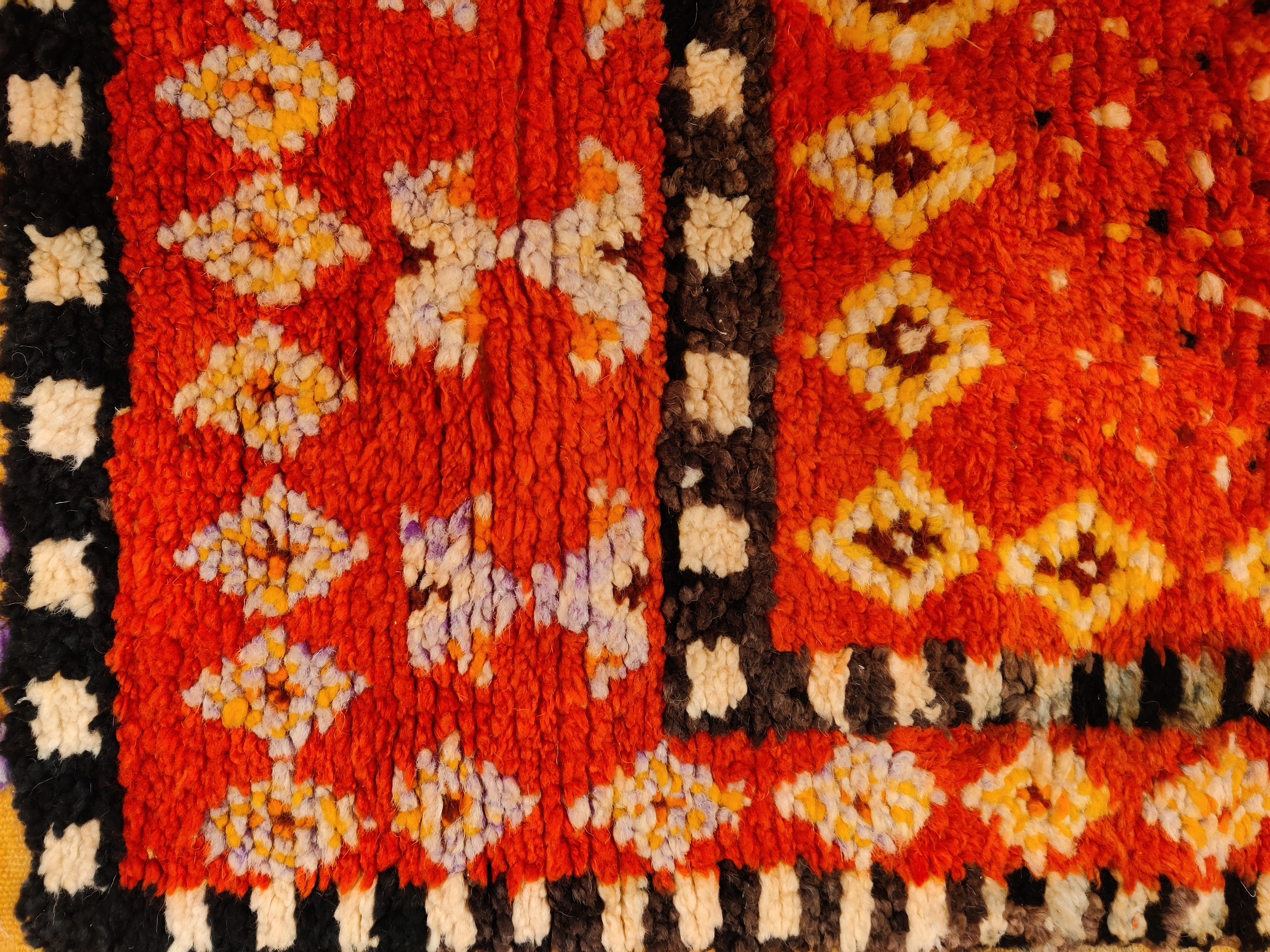Vintage Midcentury Moroccan Berber Saddle Rug In Good Condition For Sale In Milan, IT