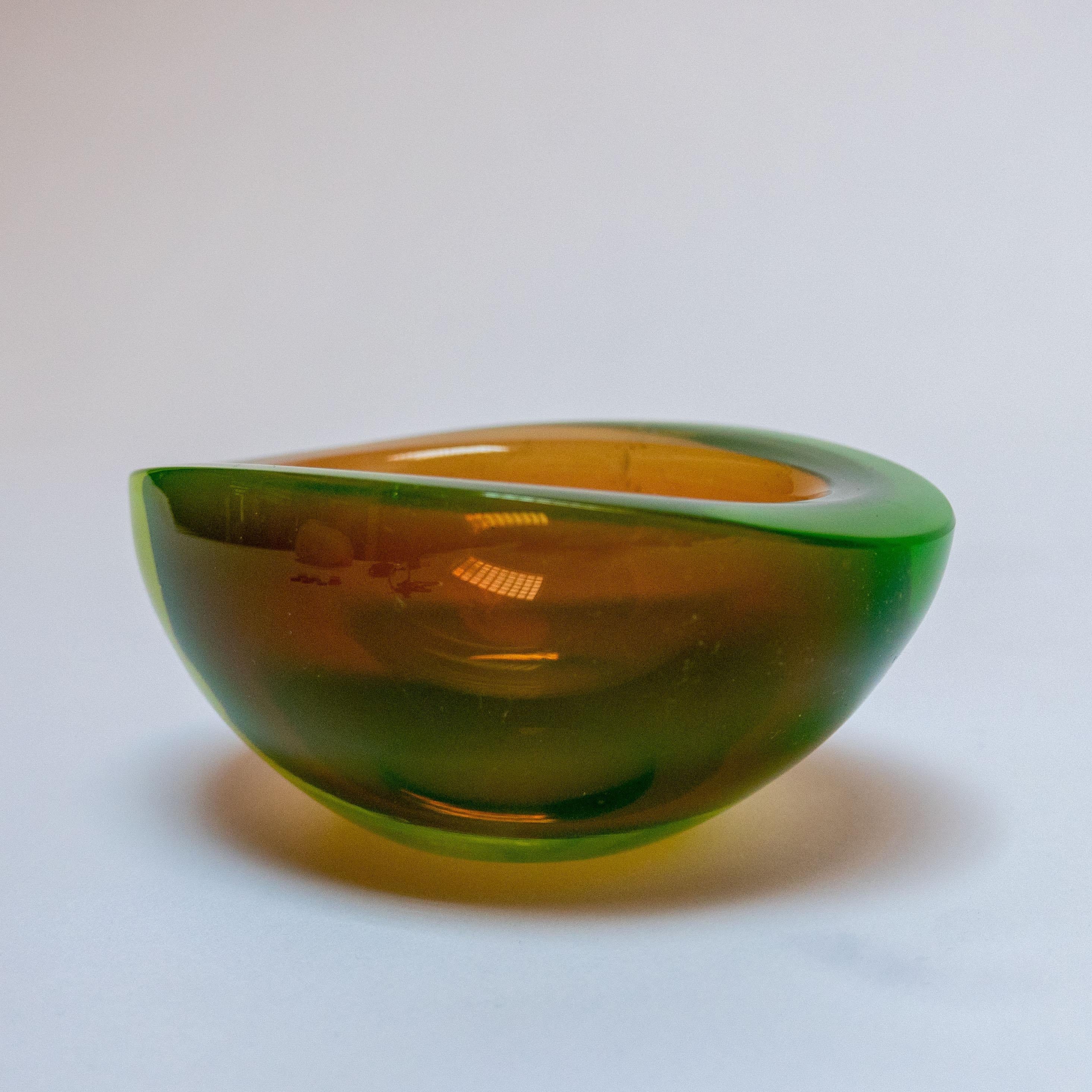 Vintage Mid Century Murano Glass Bowl in Matte Green with Orange Accents In Good Condition For Sale In Milano, IT