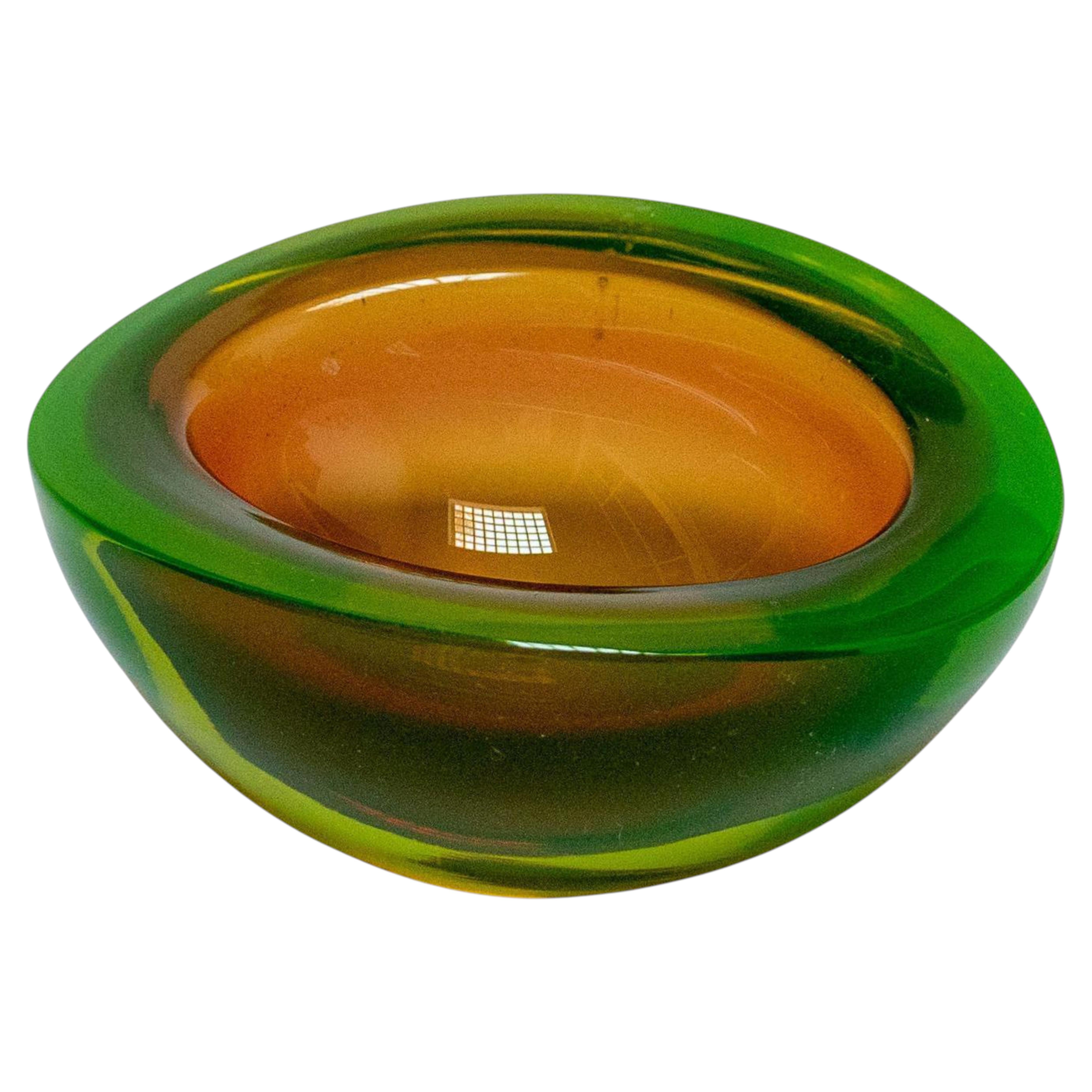 Schale aus Murano-Glas aus der Mitte des Jahrhunderts in mattem Grün mit orangefarbenen Akzenten