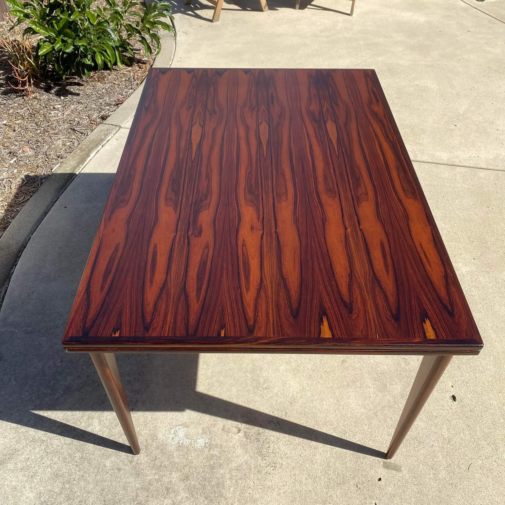 Vintage Mid-Century Niels Møller Rosewood Dining Table for J.L. Møllers In Excellent Condition For Sale In Chino Hills, CA
