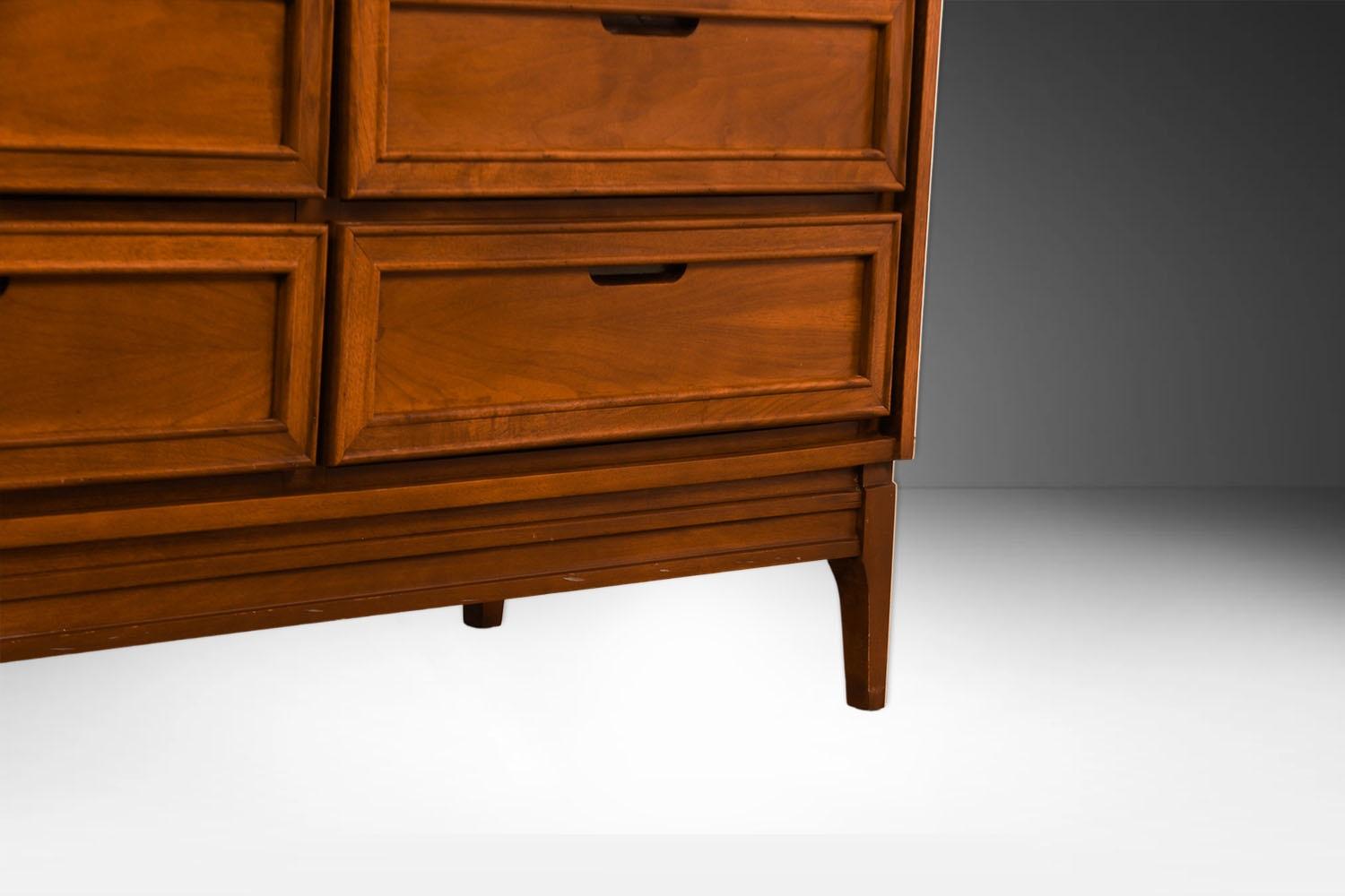Commode à neuf tiroirs Vintage Mid Century en vente 3