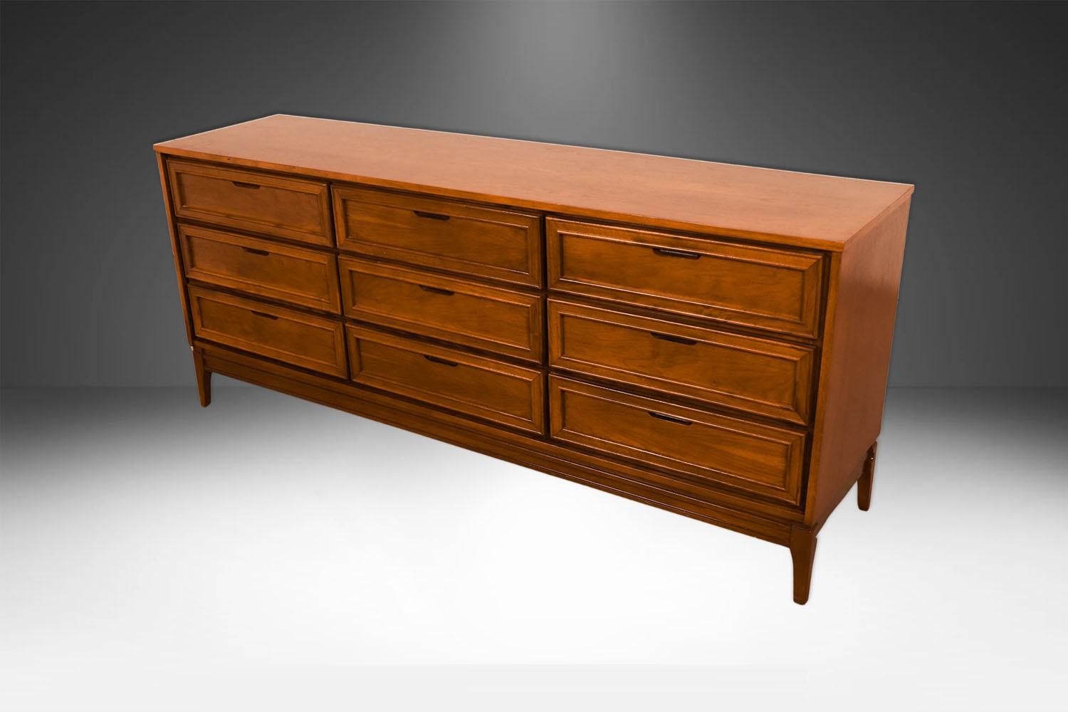 Fin du 20e siècle Commode à neuf tiroirs Vintage Mid Century en vente