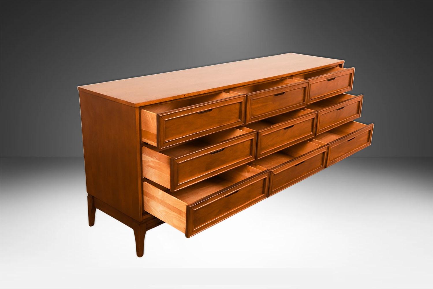 Commode à neuf tiroirs Vintage Mid Century en vente 1