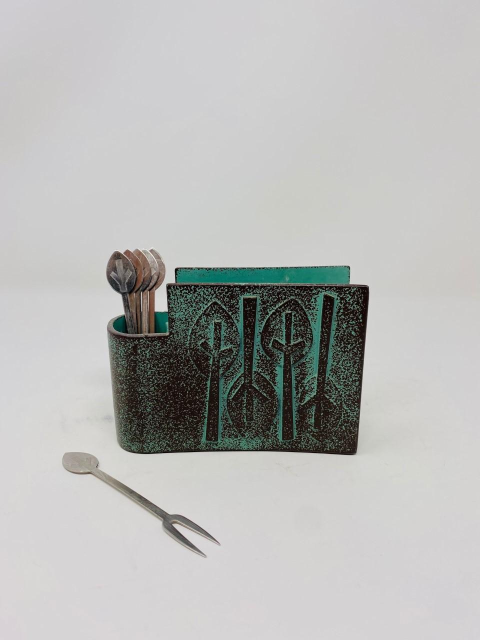 Beautifully charming vintage napkin holder with set of 6 mini forks. The set shares the same design that follows the Scandinavian mid-century aesthetic of the 1960s decade. The forks are constructed in an aluminum metal while the napkin holder is