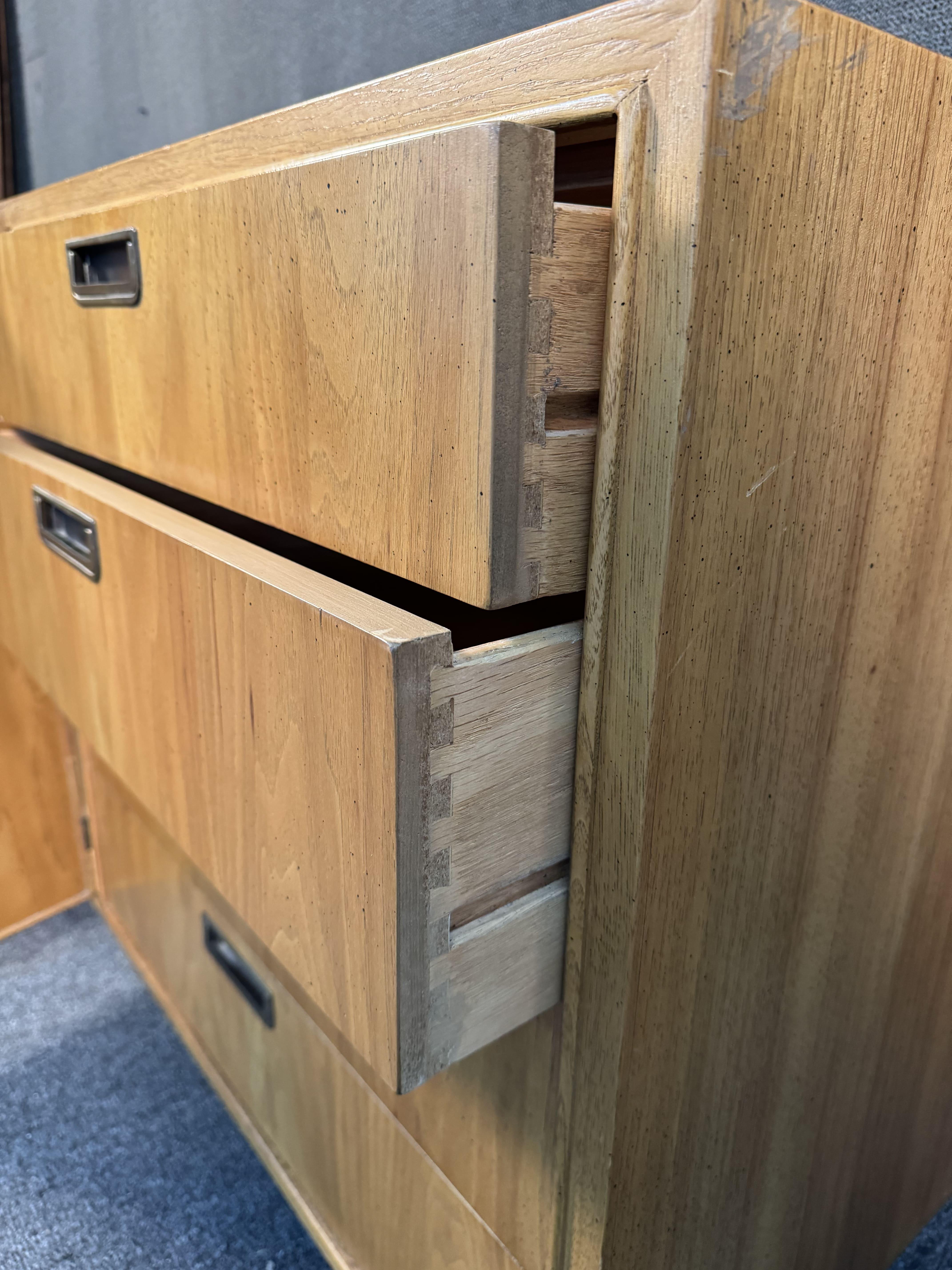 Vintage Mid-Century Oak Dresser For Sale 5