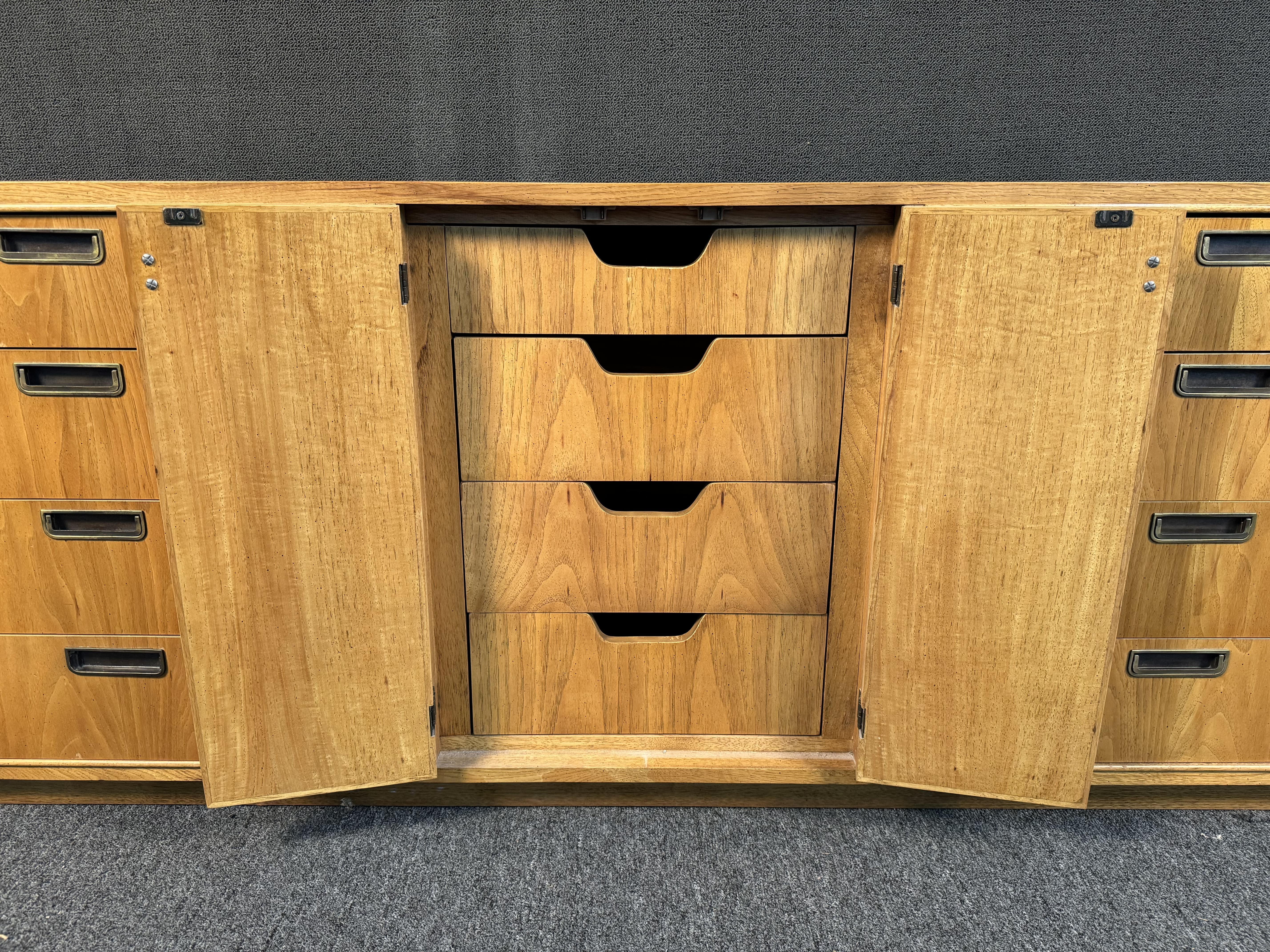 Vintage Mid-Century Oak Dresser For Sale 7