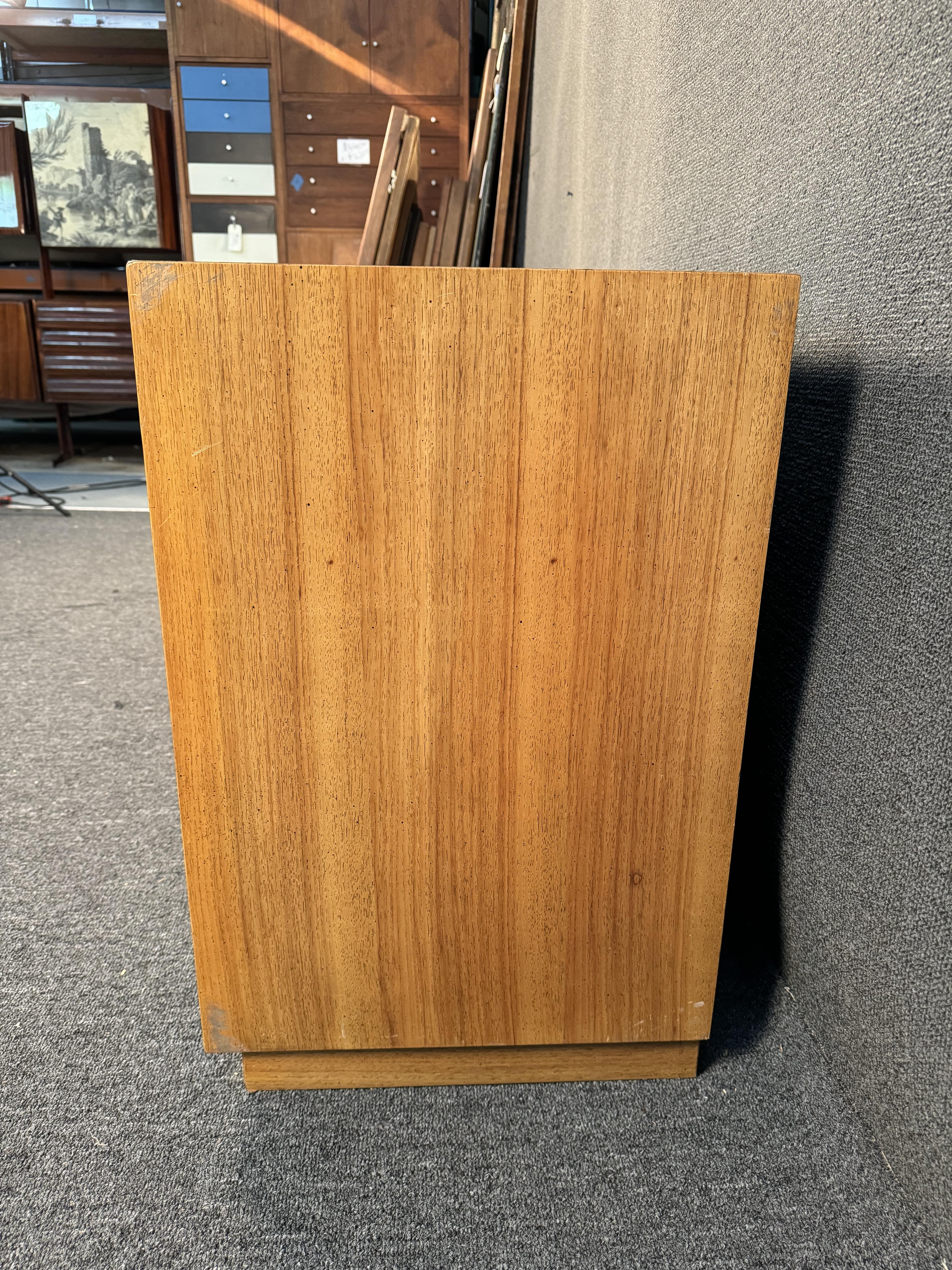 Mid-Century Modern Vintage Mid-Century Oak Dresser For Sale
