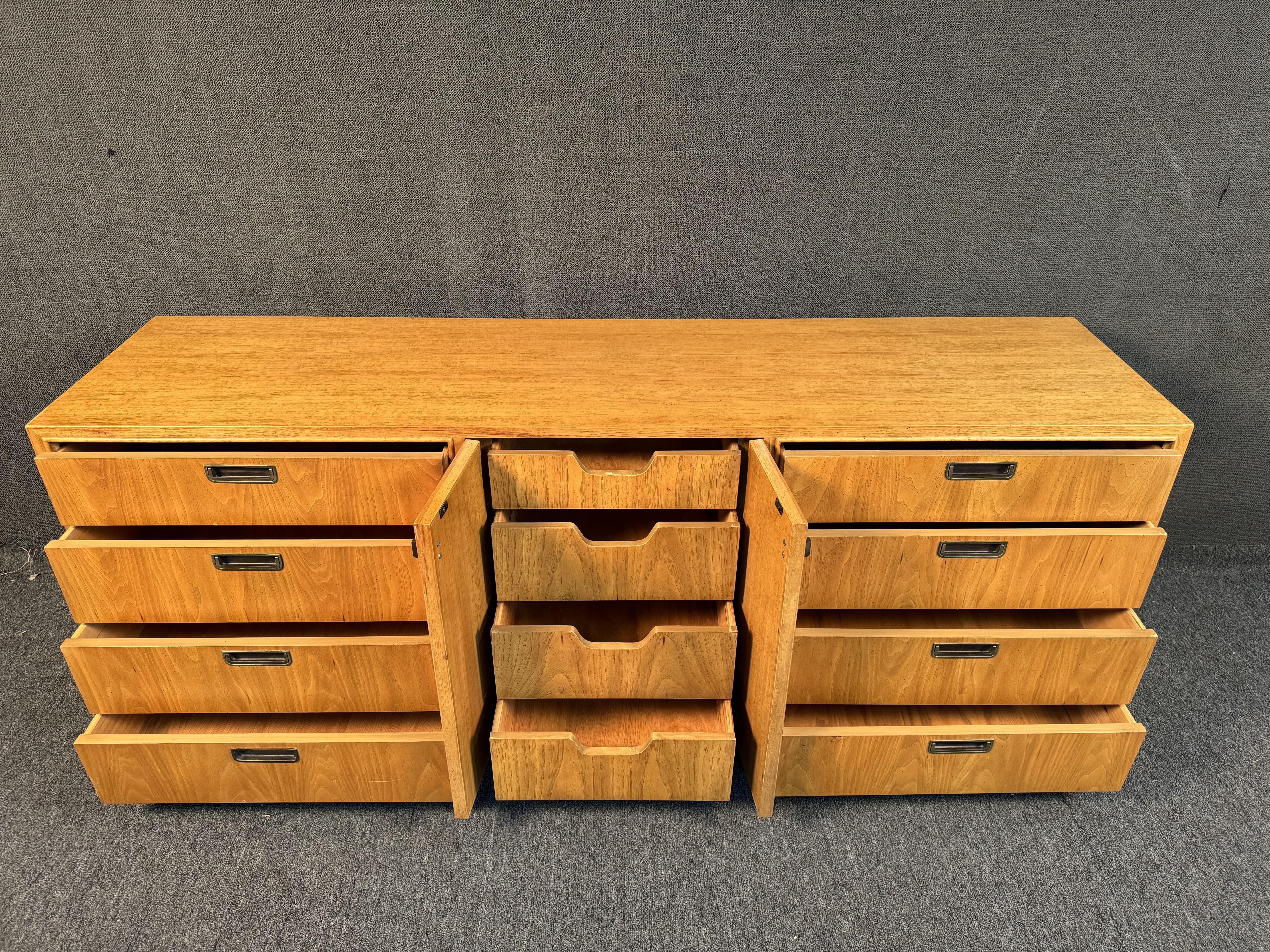 Vintage Mid-Century Oak Dresser For Sale 3