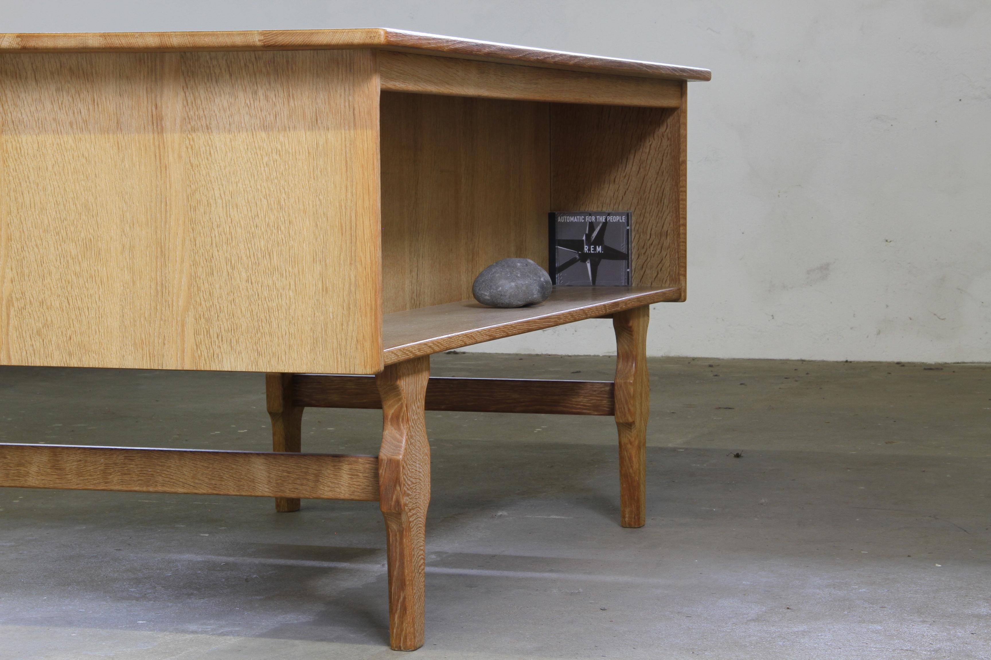 Vintage Mid-Century Oak Writing Desk with 6 Drawers, Open Back, Kjærnulf style. in vendita 6