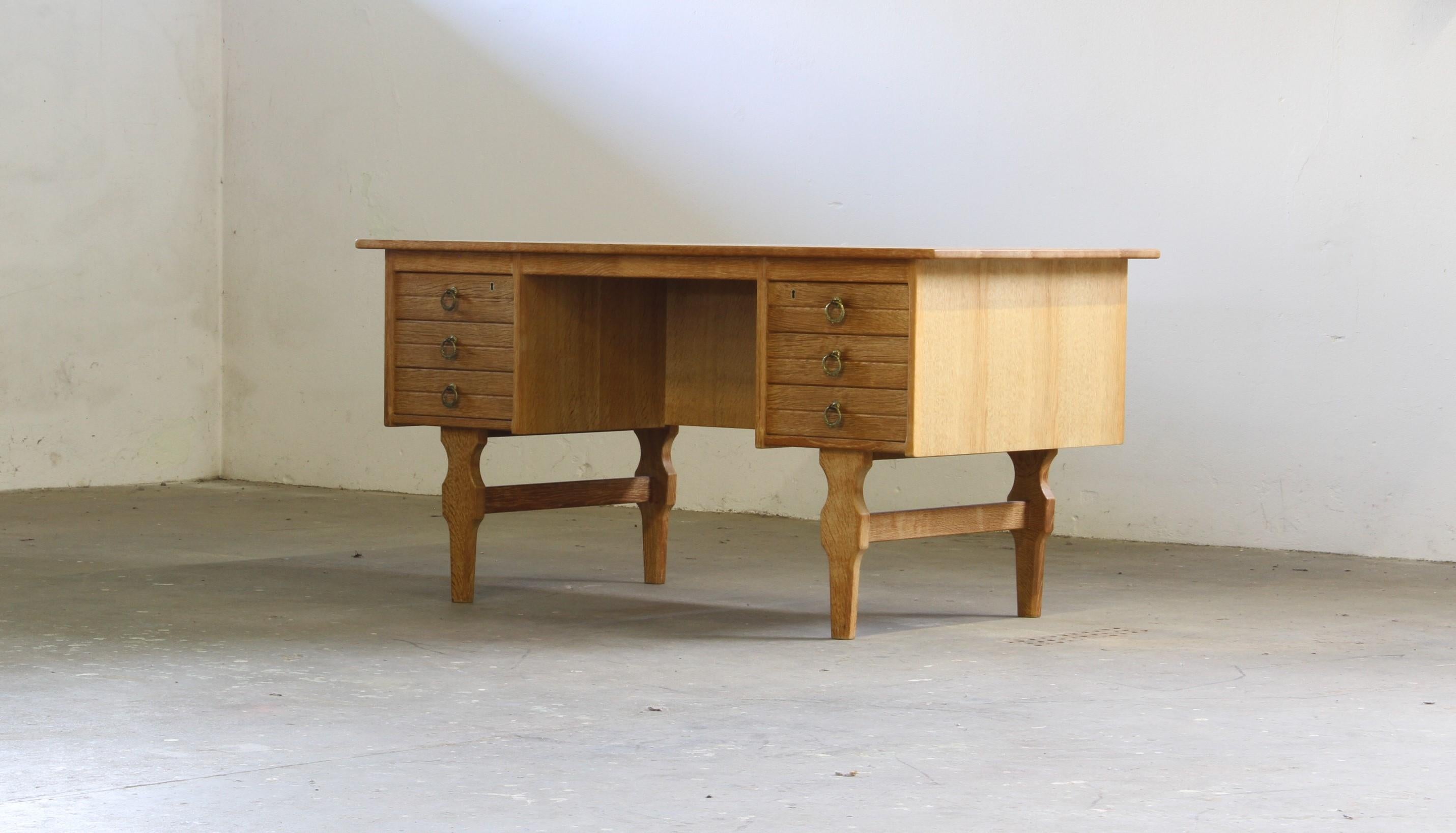 Mid-Century moderno Vintage Mid-Century Oak Writing Desk with 6 Drawers, Open Back, Kjærnulf style. in vendita