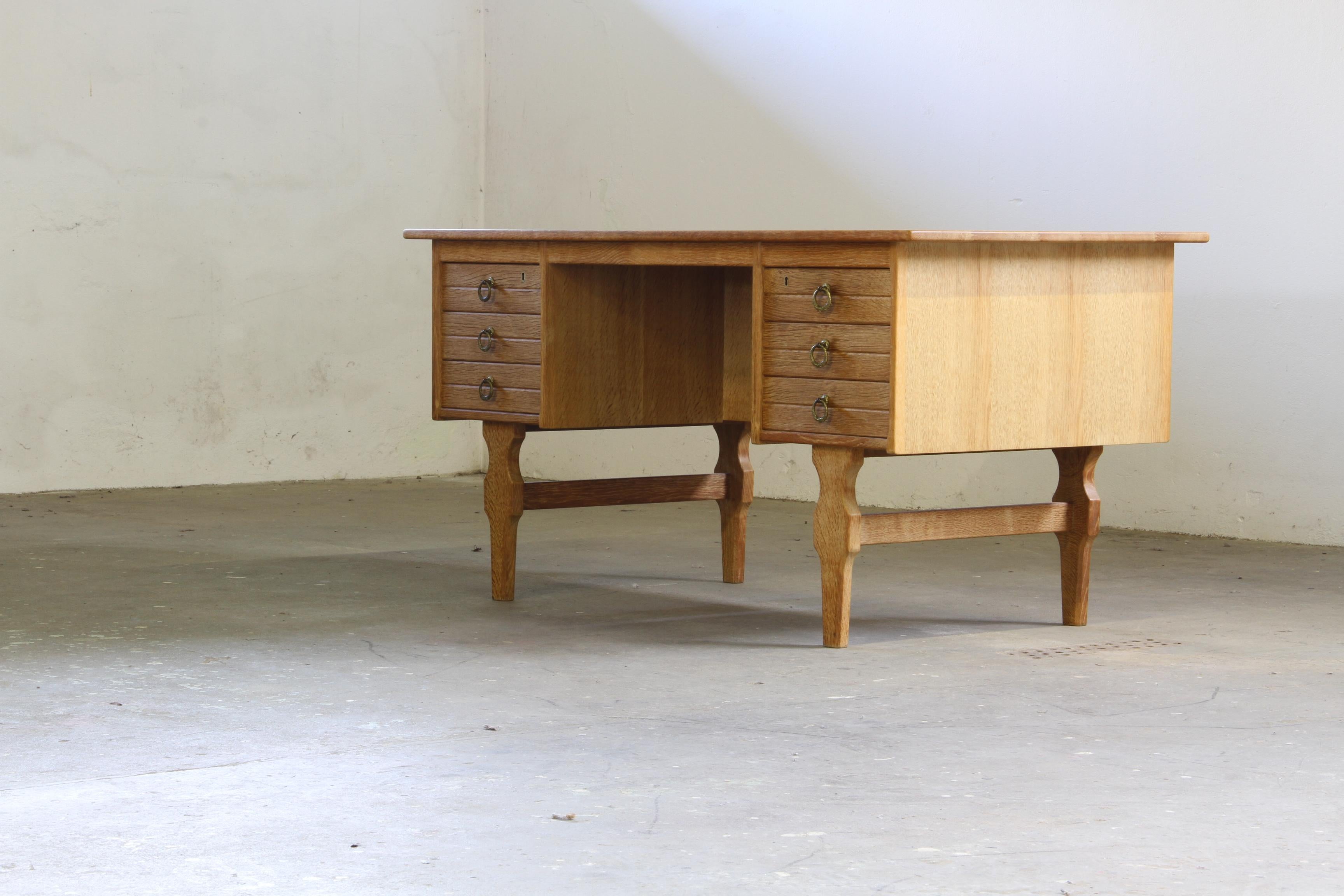 Danese Vintage Mid-Century Oak Writing Desk with 6 Drawers, Open Back, Kjærnulf style. in vendita