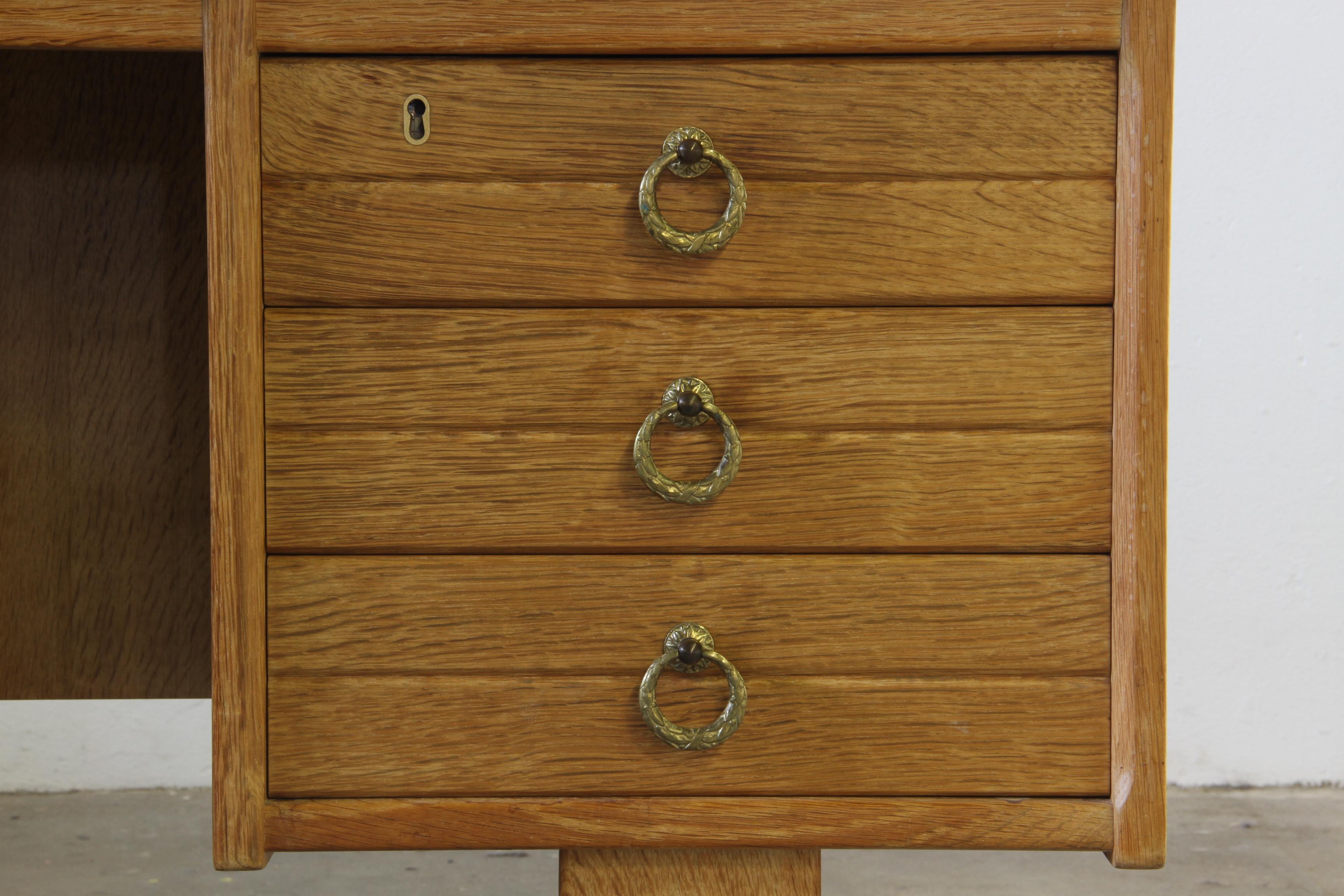 Vintage Mid-Century Oak Writing Desk with 6 Drawers, Open Back, Kjærnulf style. in vendita 1