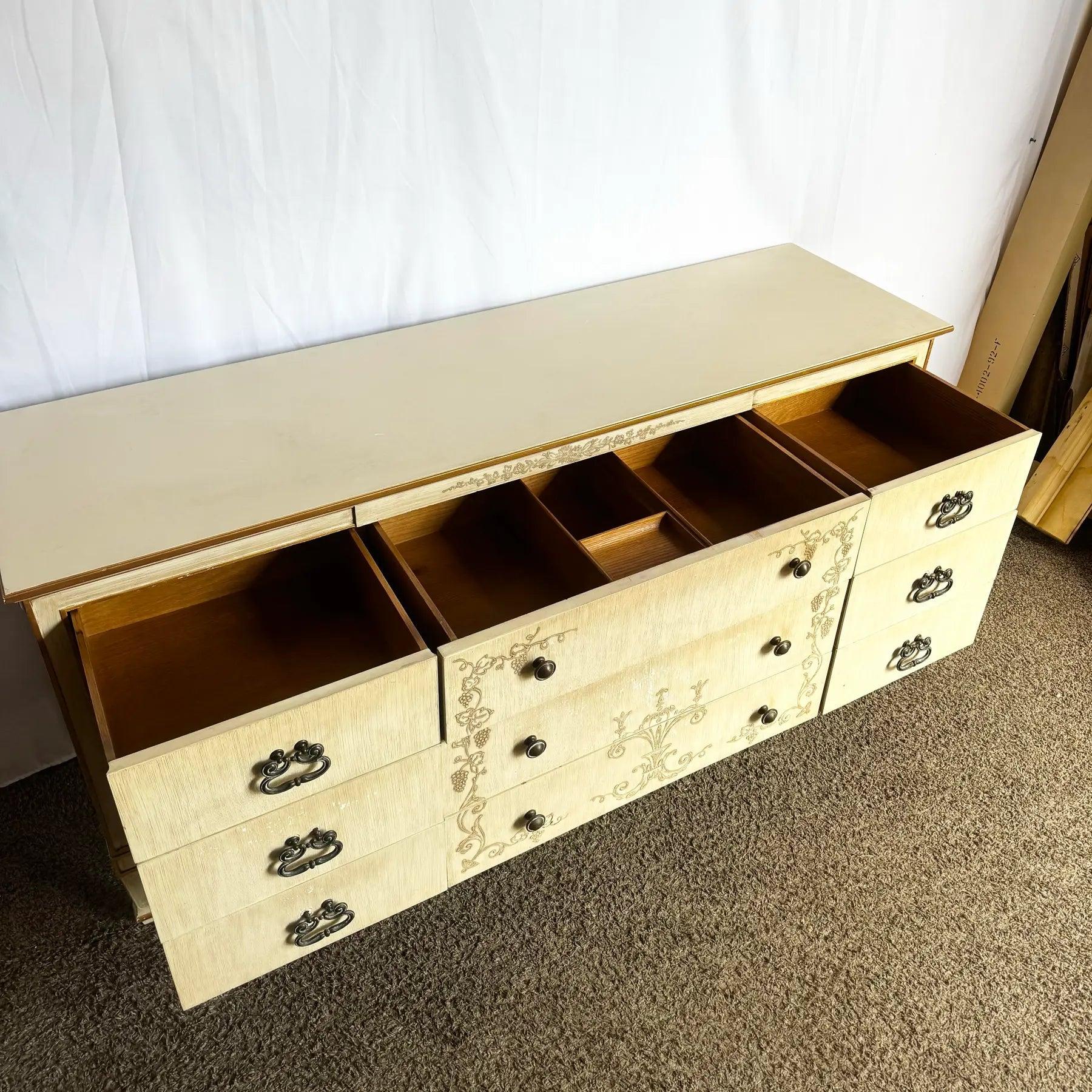 Vintage Mid Century Off White and Gold Dresser by John Widdicomb In Good Condition For Sale In Delray Beach, FL